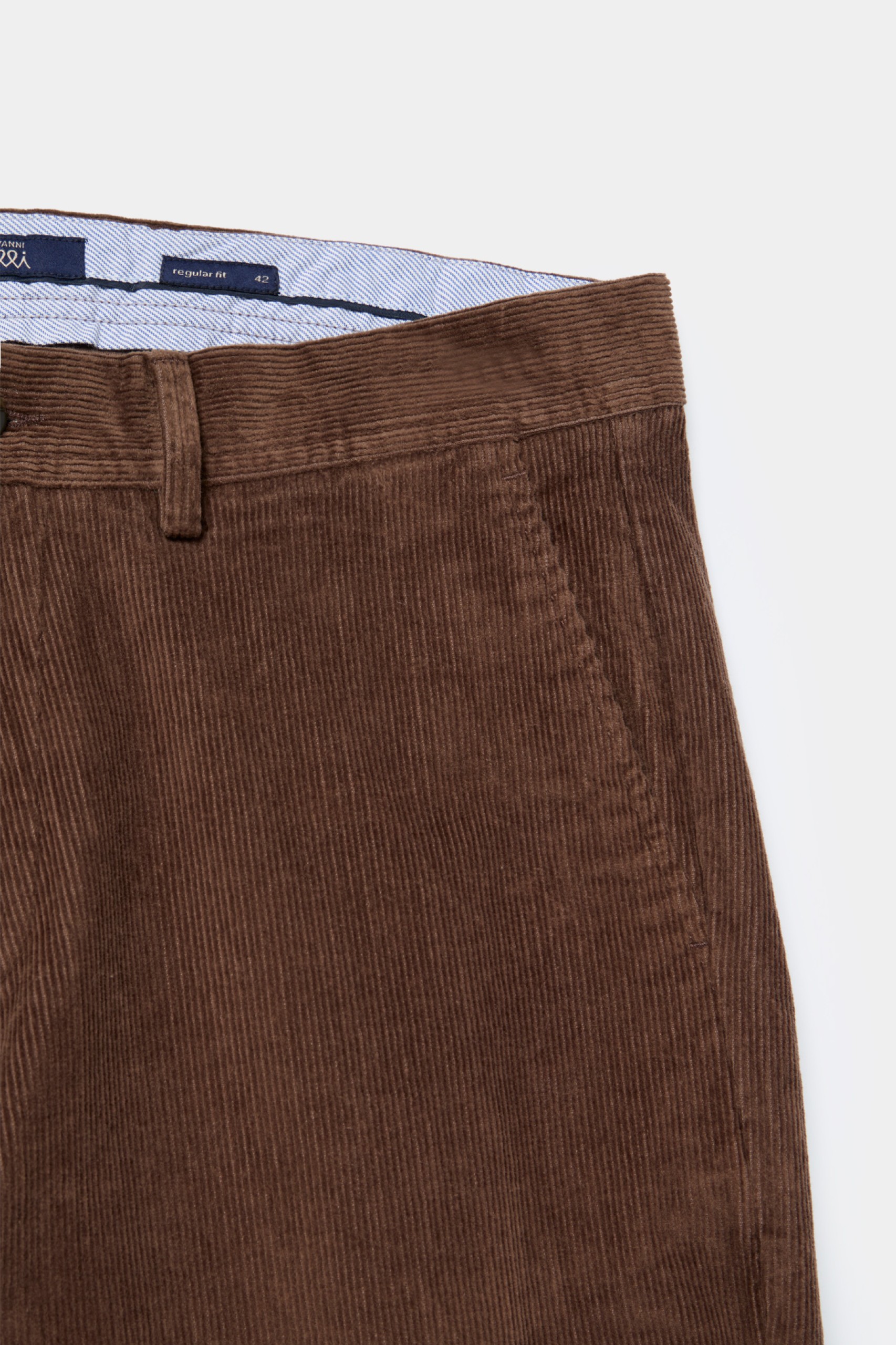 Pantalones chinos de corte regular en pana