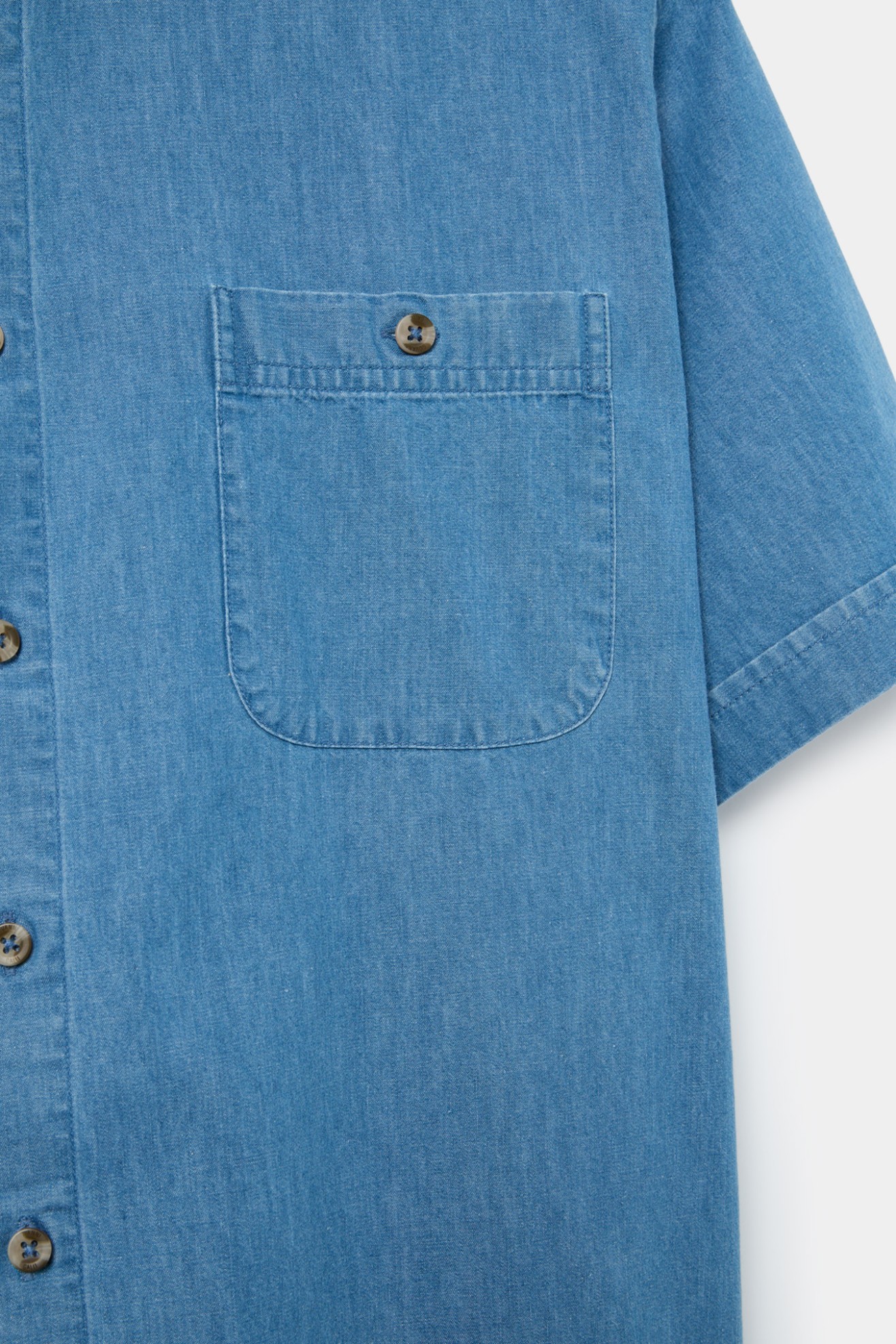 Camisa de denim de manga corta y corte regular