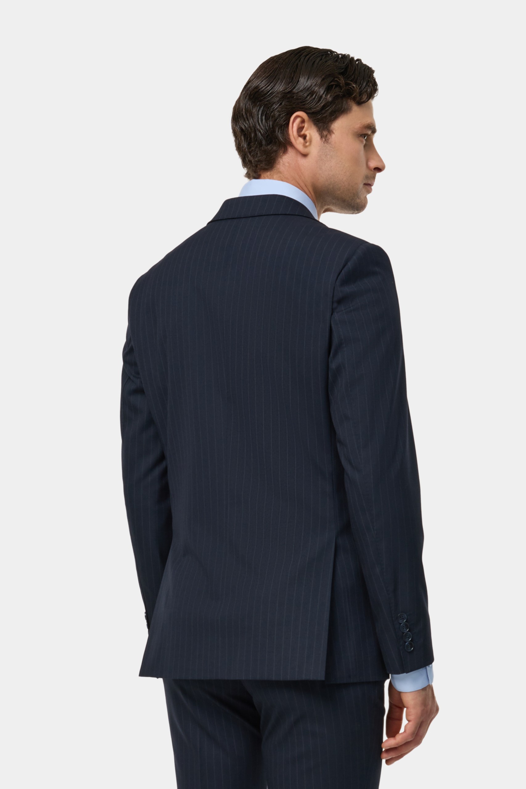 Traje slim fit clásico