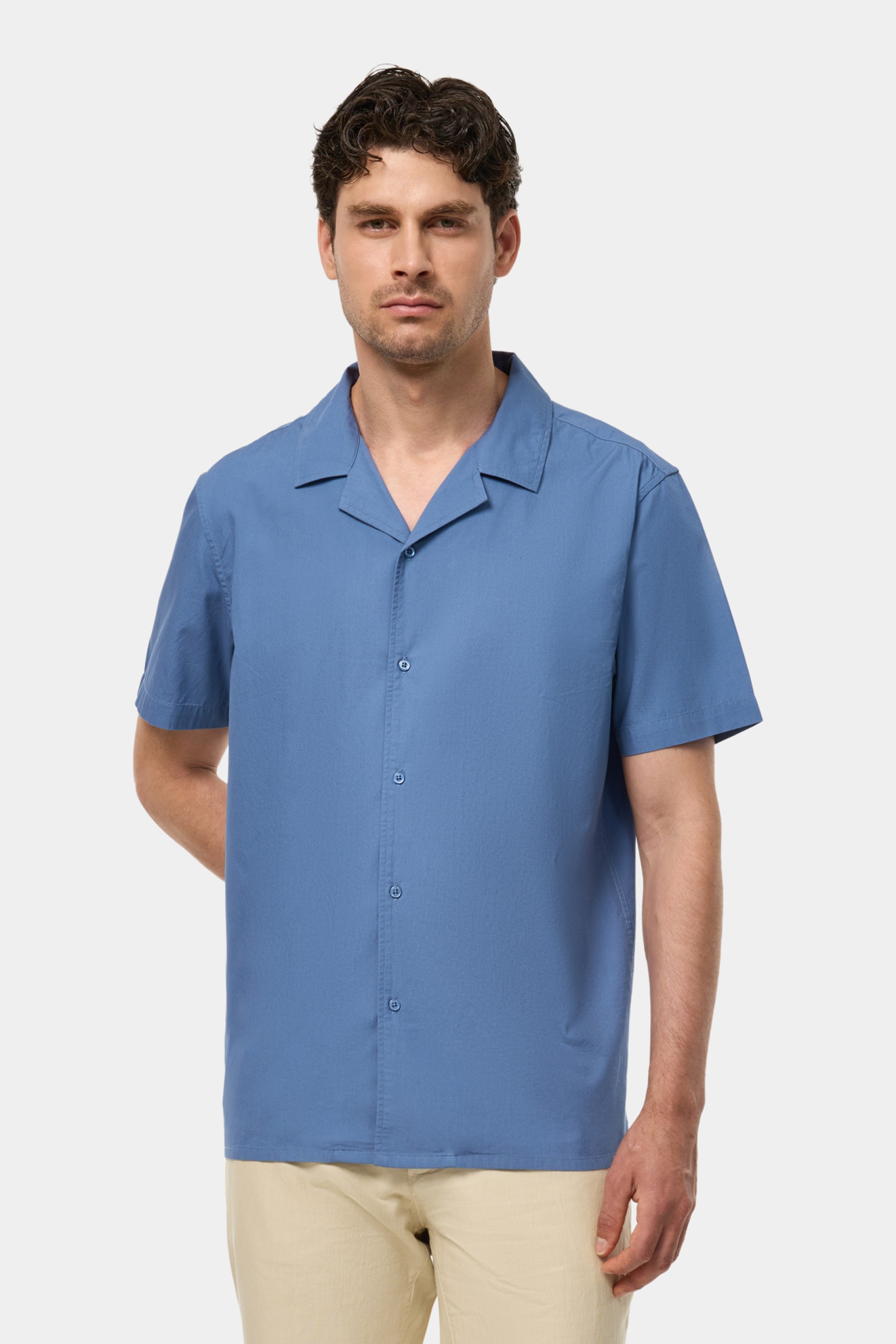 Camisa de manga corta y corte regular