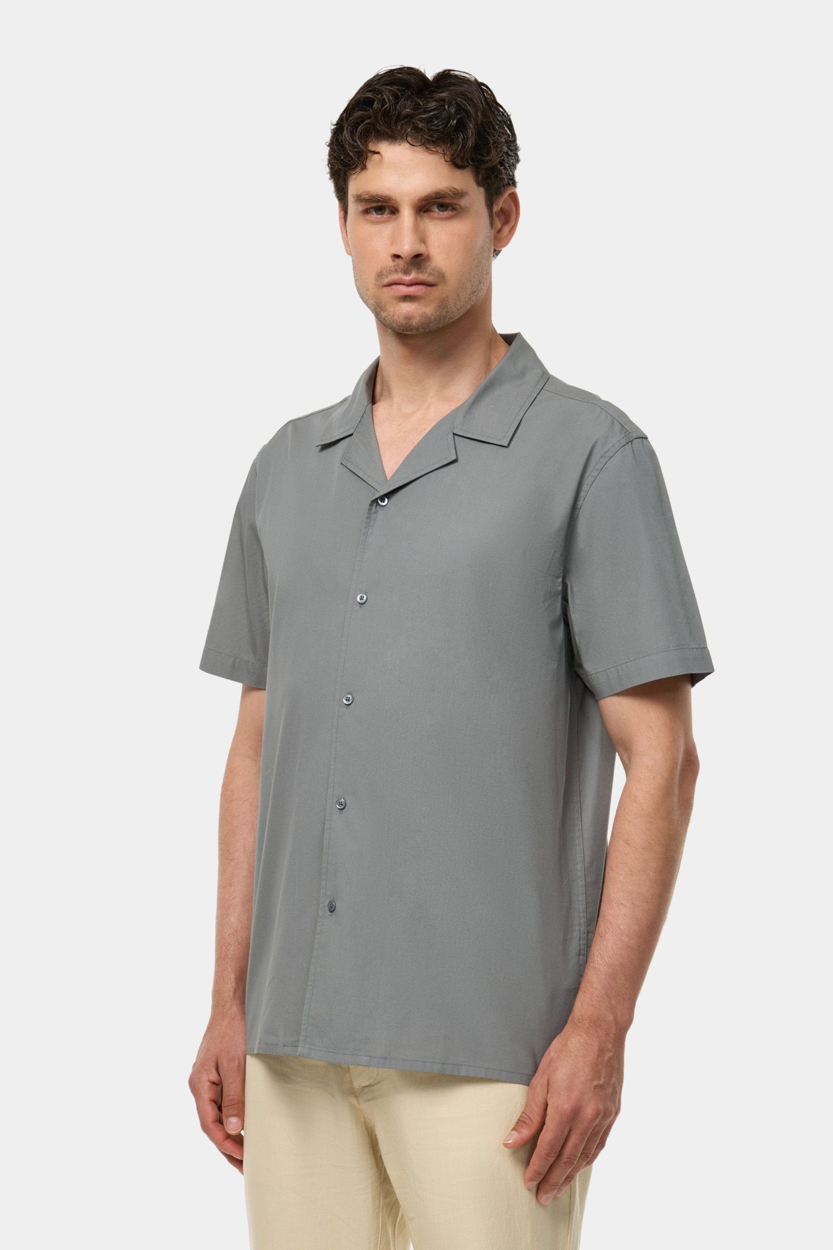 Camisa de manga corta y corte regular