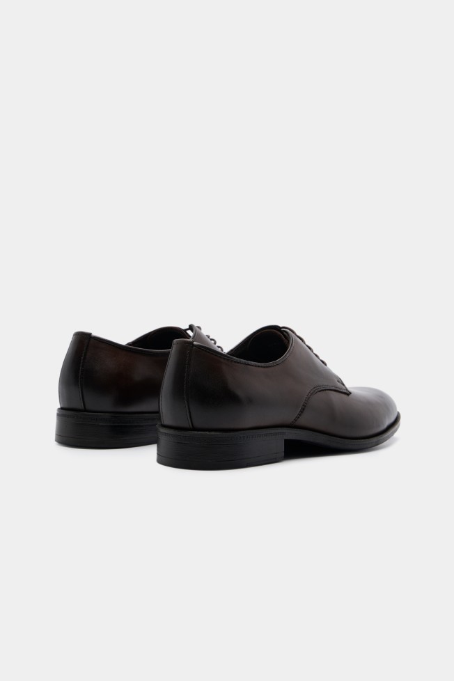 Zapatos clásicos de piel Zapatos clásicos de piel
