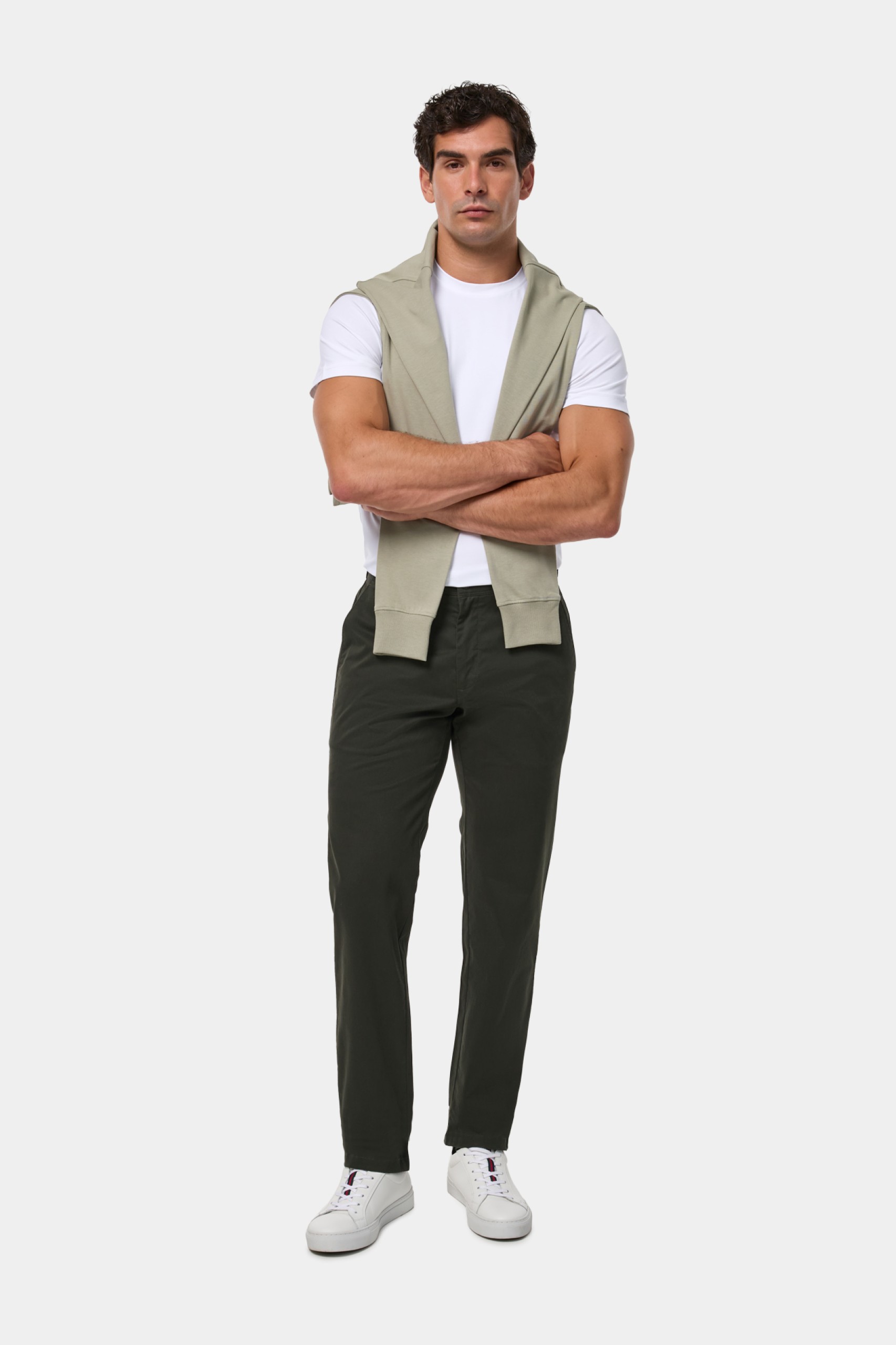 Chinos de corte regular