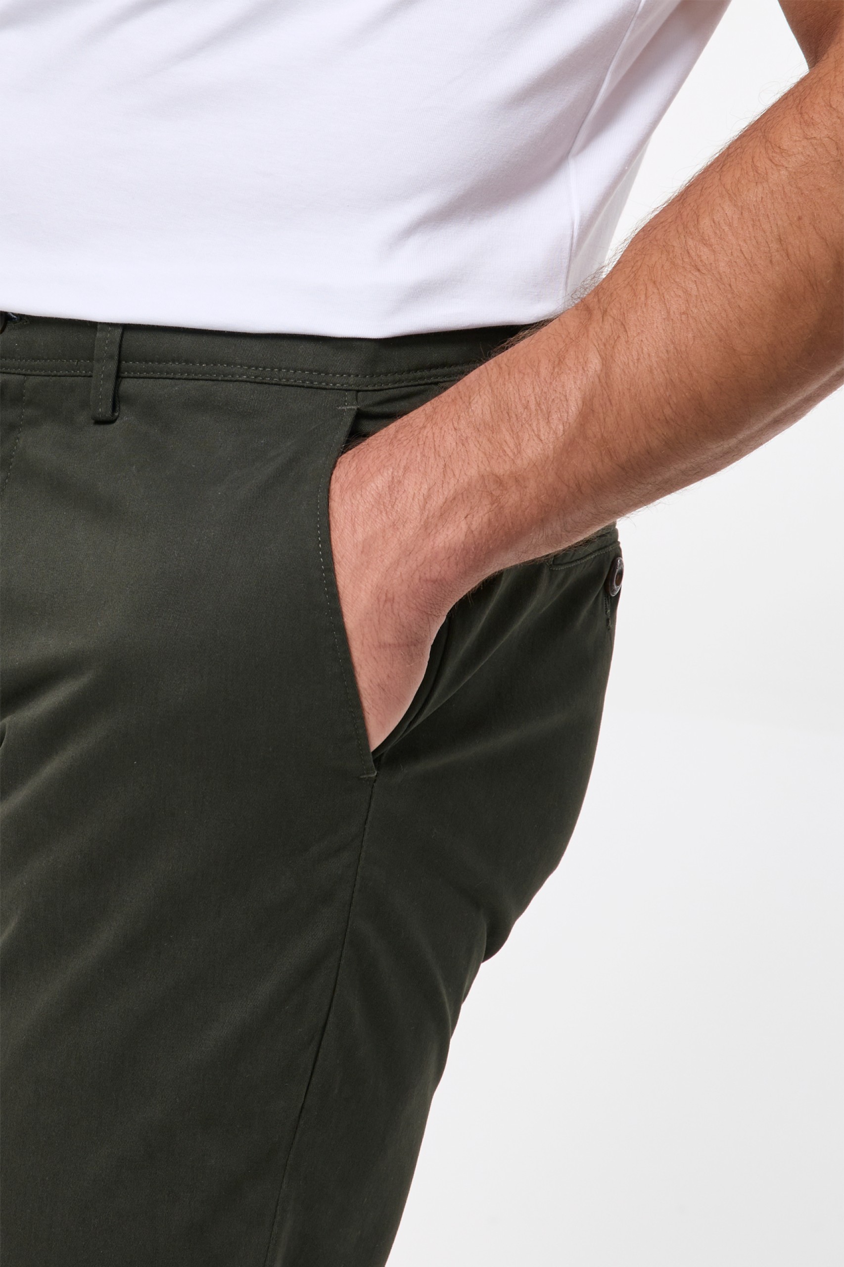 Chinos de corte regular