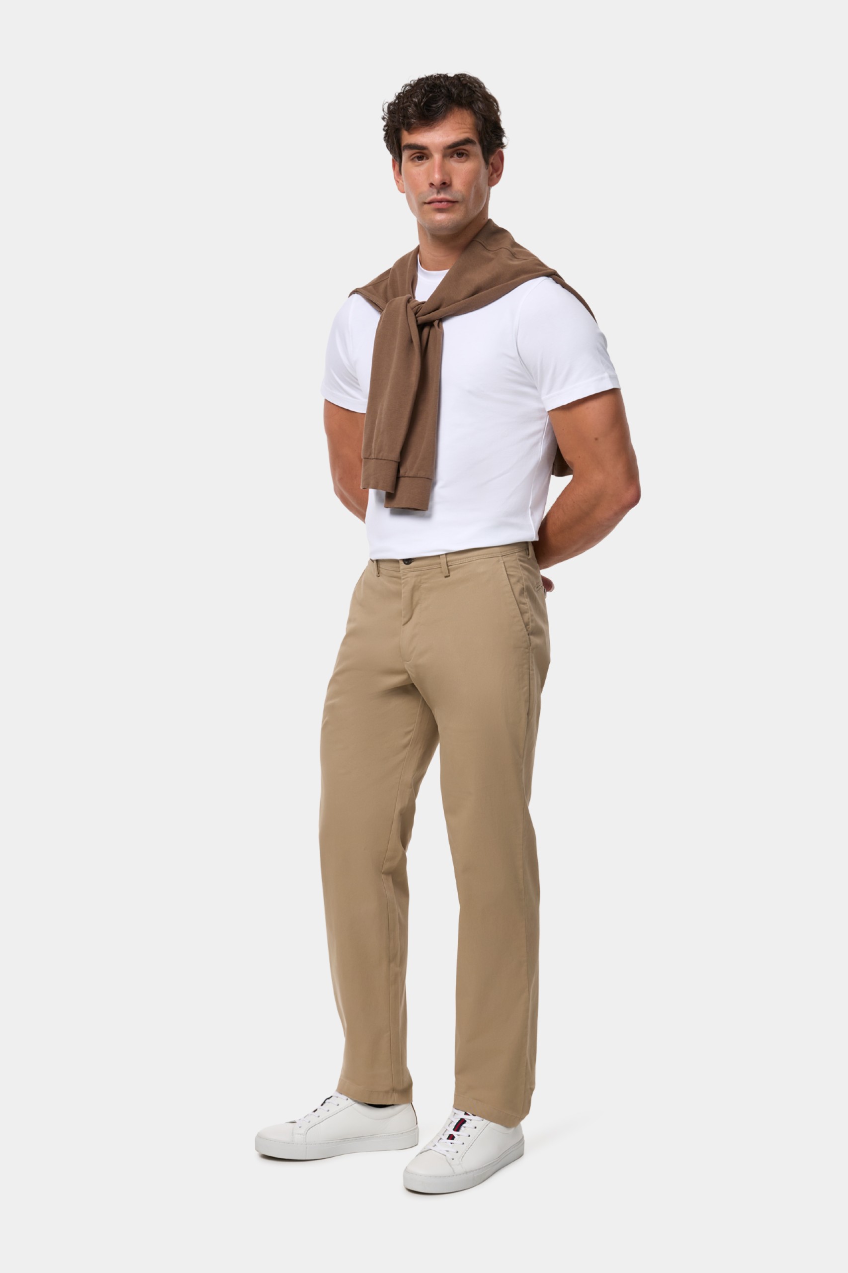 Chinos de corte regular