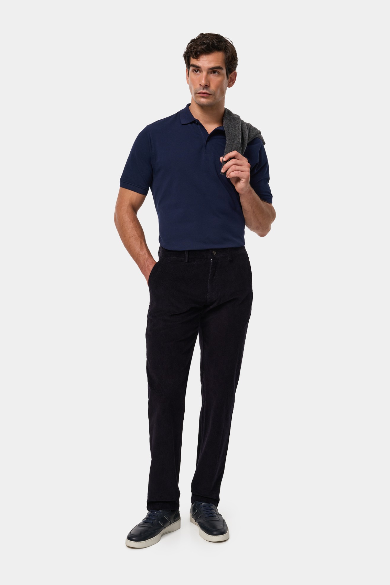 Pantalones chinos de corte regular en pana