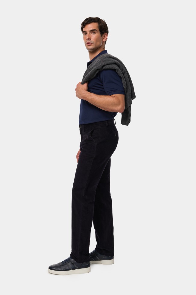 Pantalones chinos de corte regular en pana Pantalones chinos de corte regular en pana