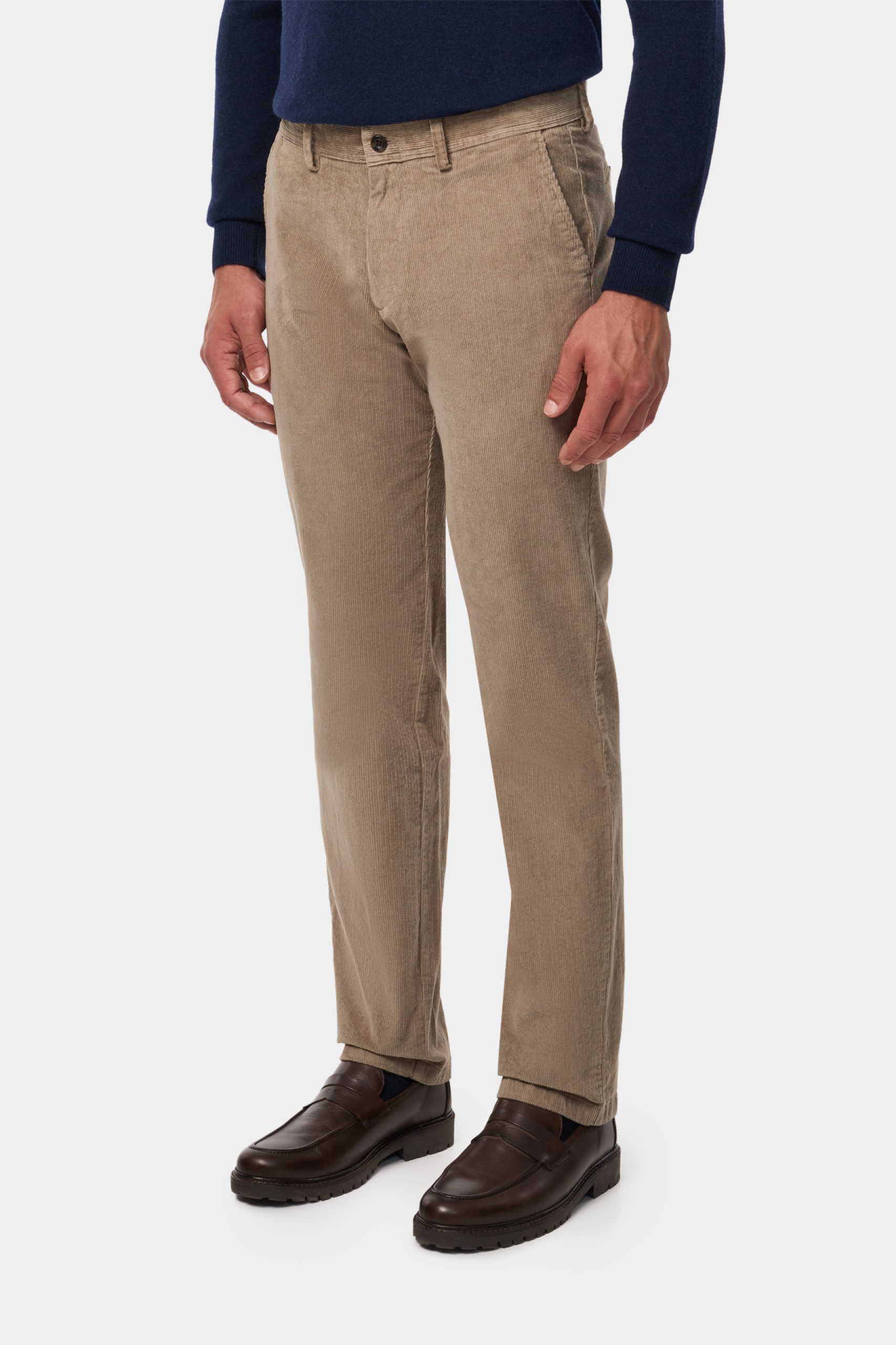 Pantalones chinos de corte regular en pana