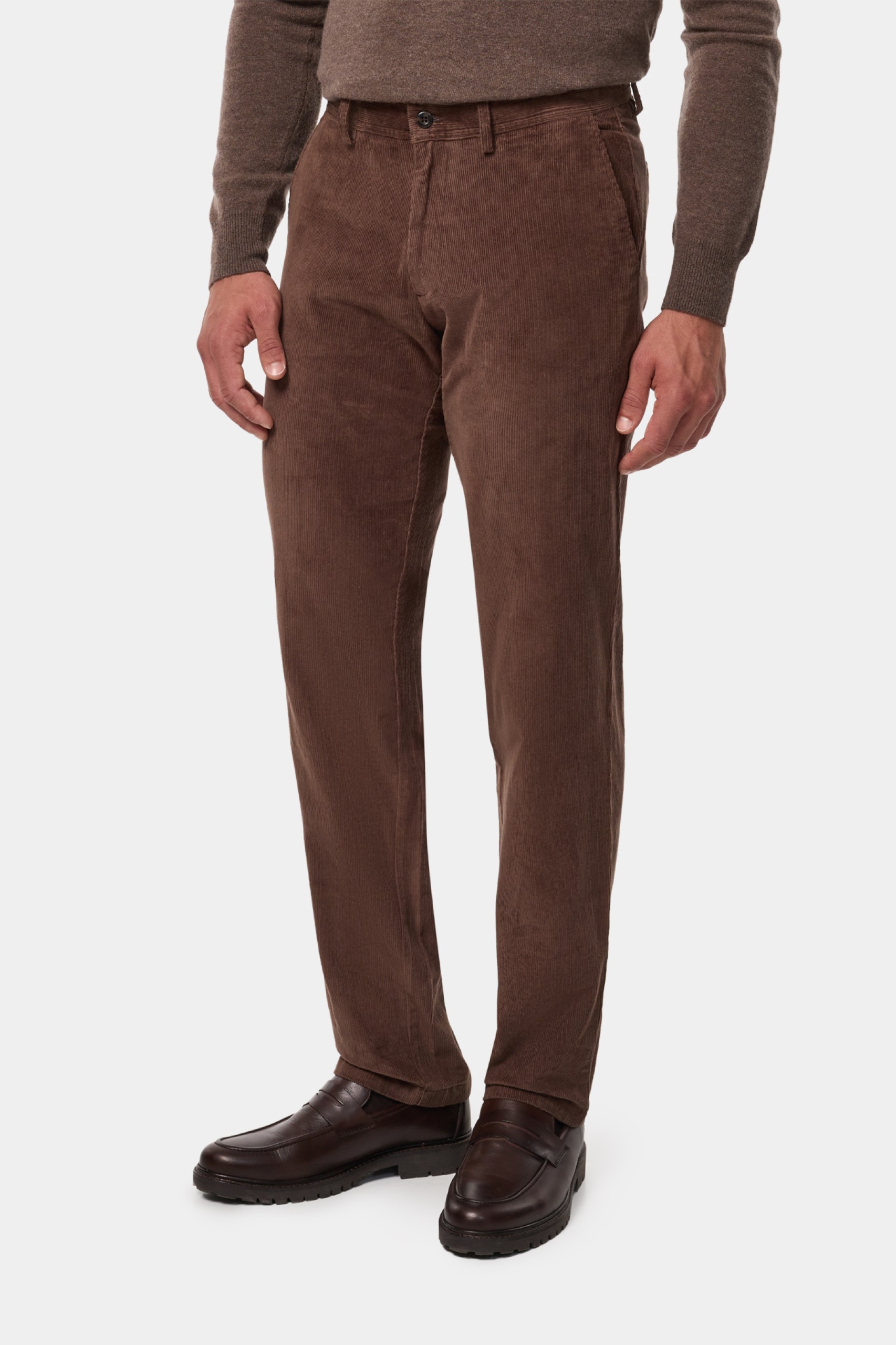Pantalones chinos de corte regular en pana