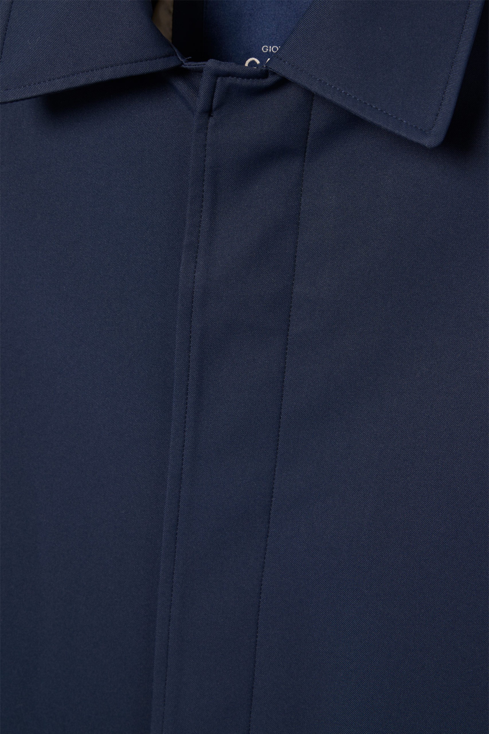 Gabardina repelente al agua