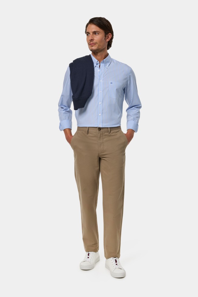 Calças chino regular fit Calças chino regular fit
