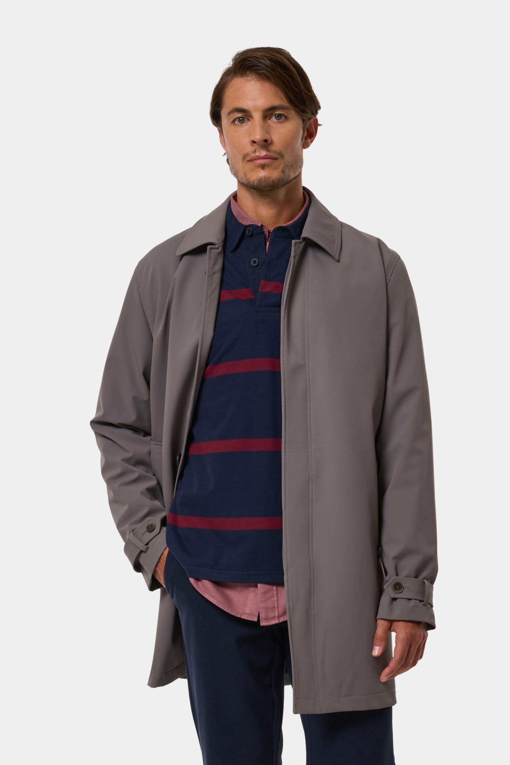 Gabardina repelente al agua