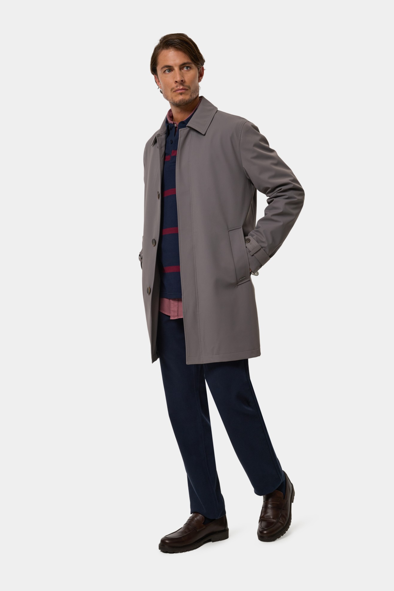 Gabardina repelente al agua