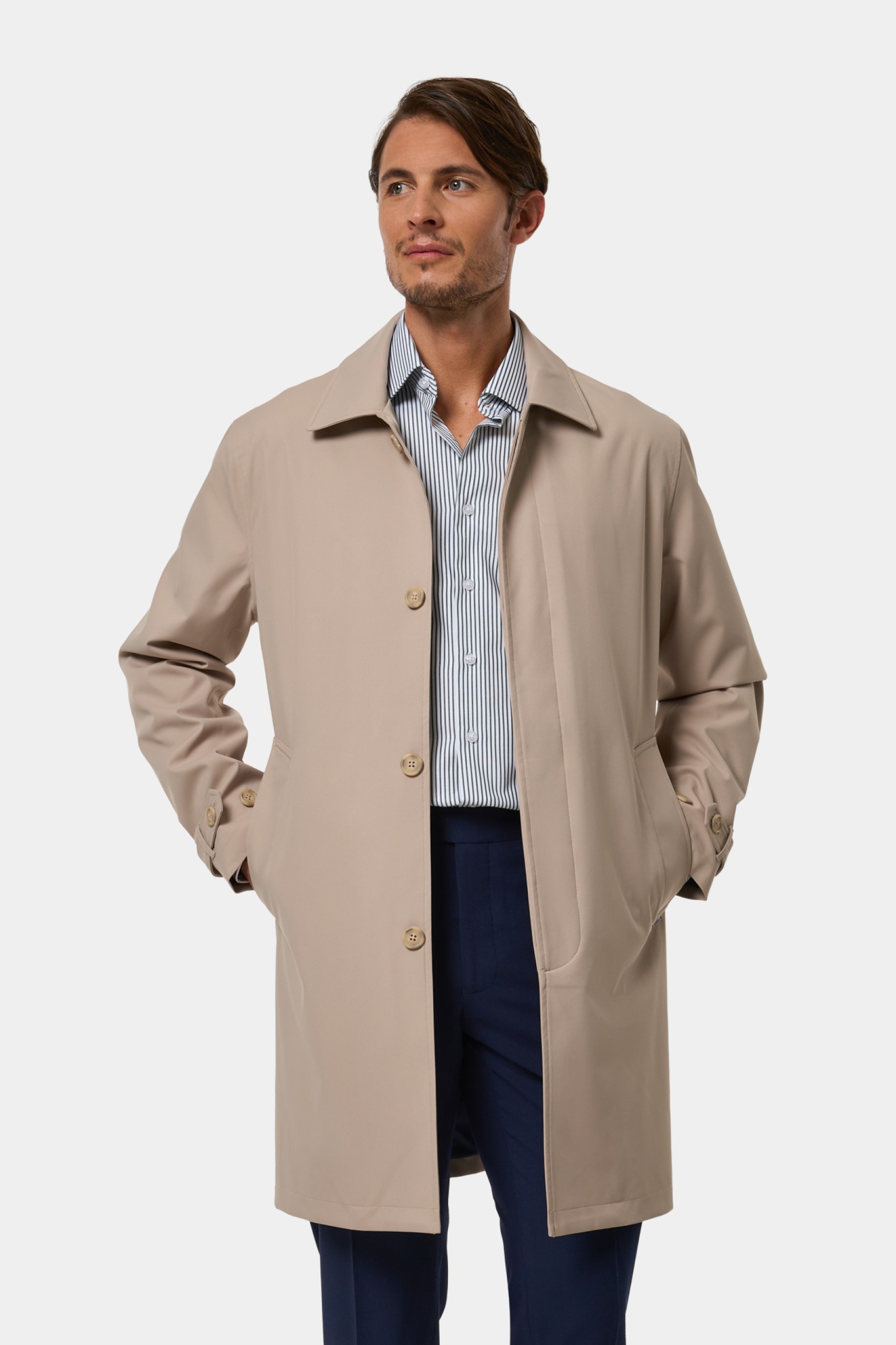 Gabardina repelente al agua