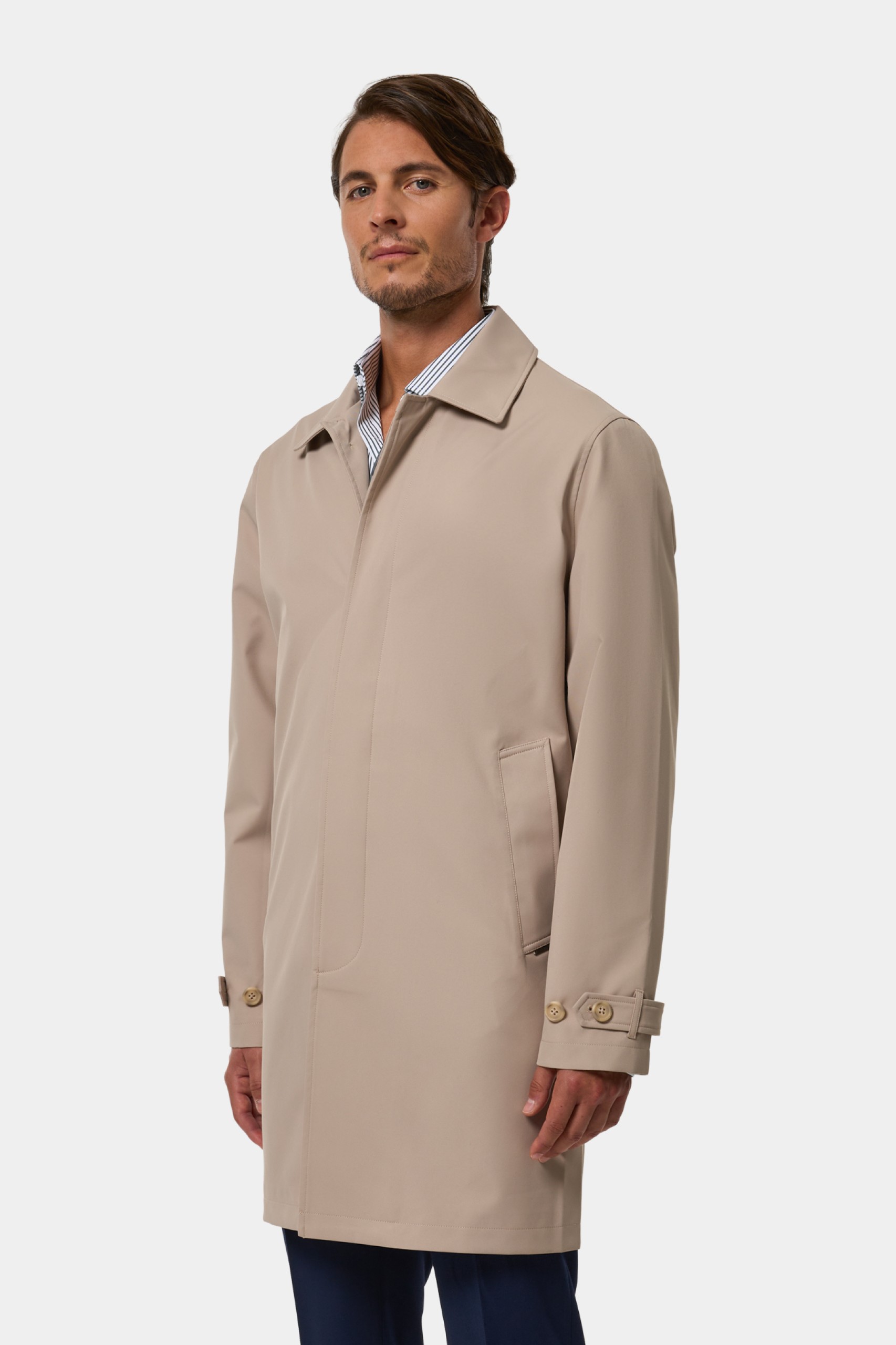 Gabardina repelente al agua