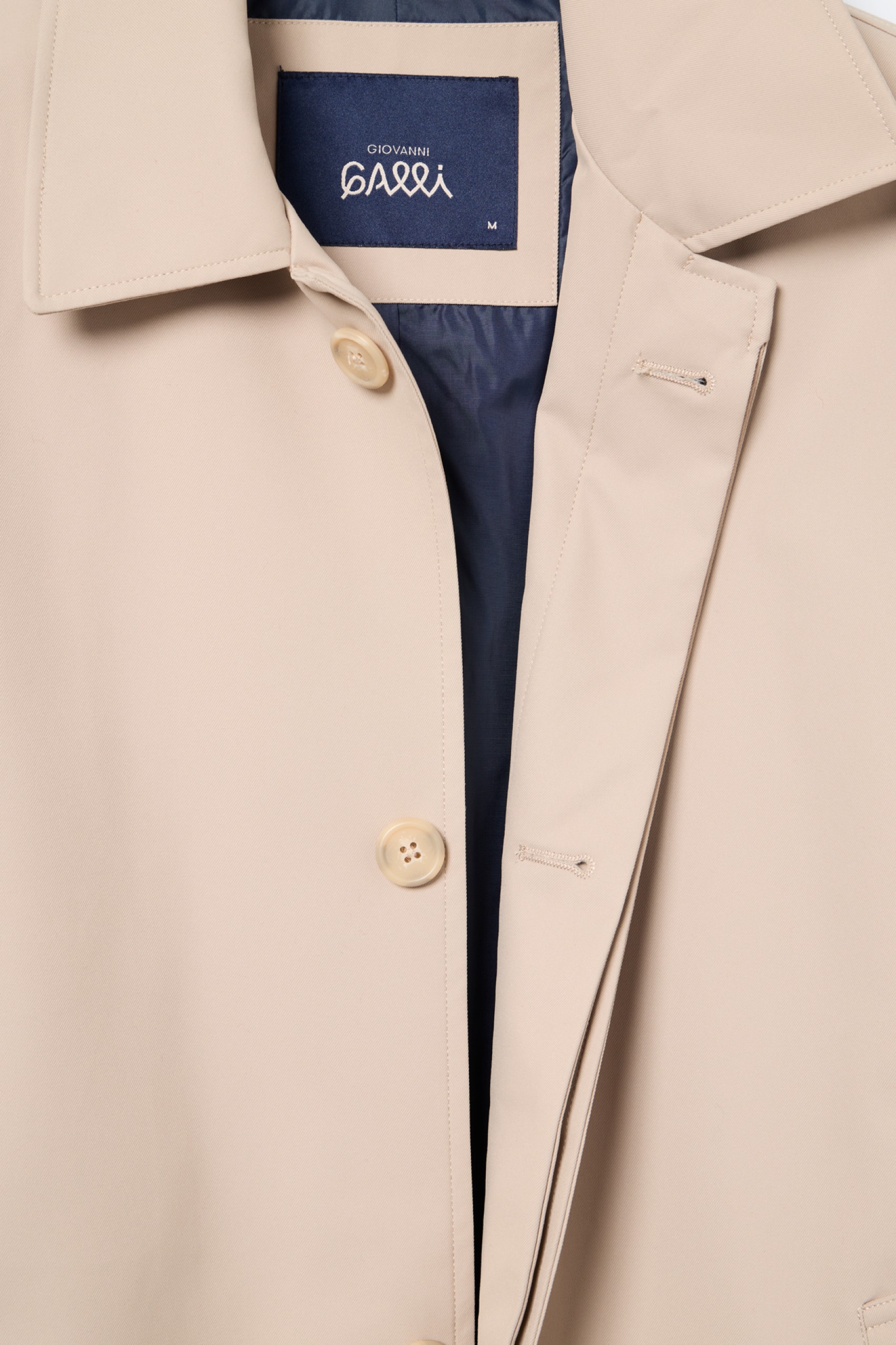 Gabardina repelente al agua