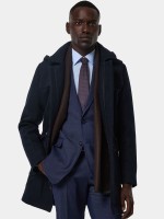 Sobretodo con capucha y alamares