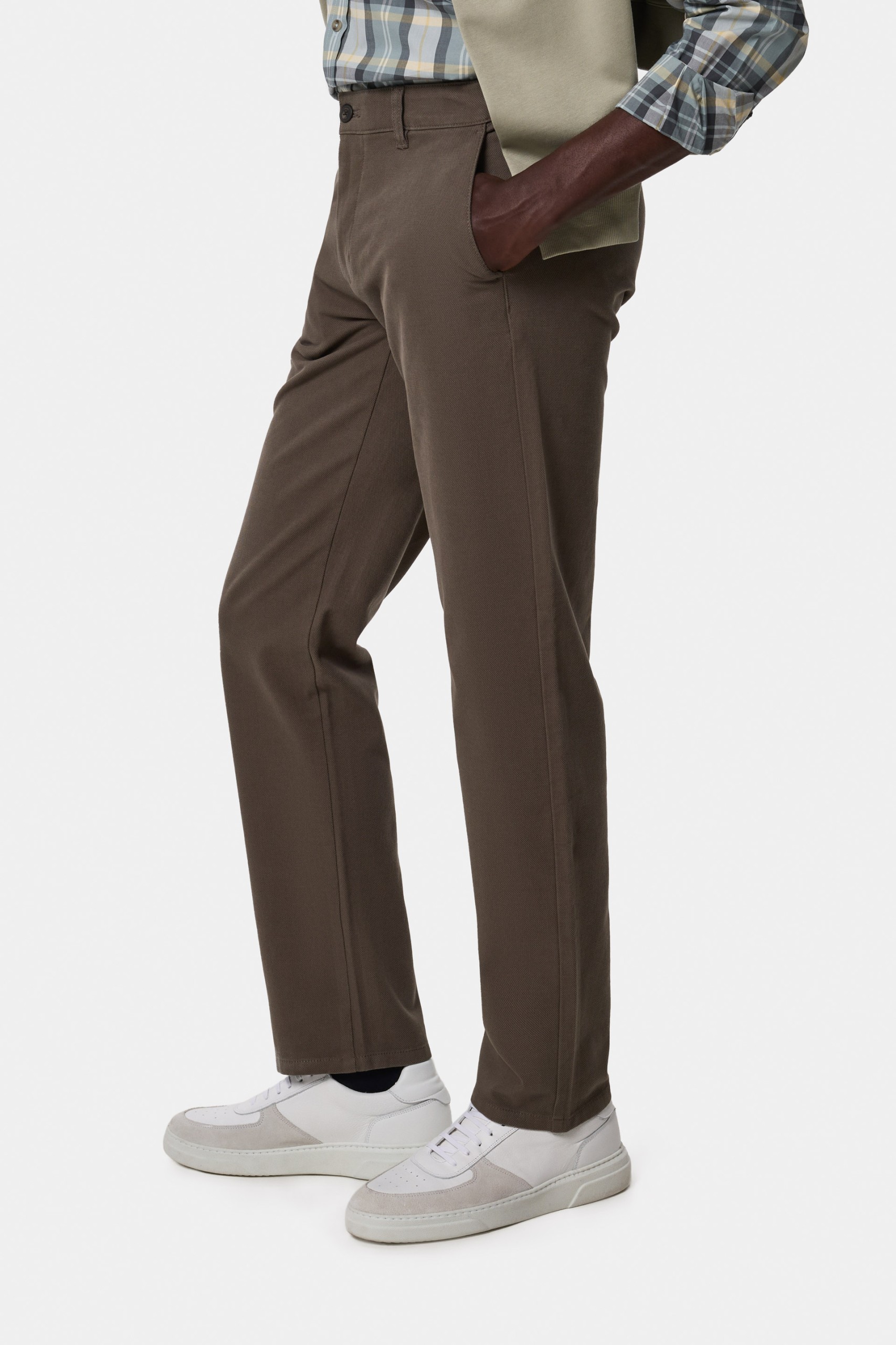 Pantalones chinos comfort de corte regular color caqui
