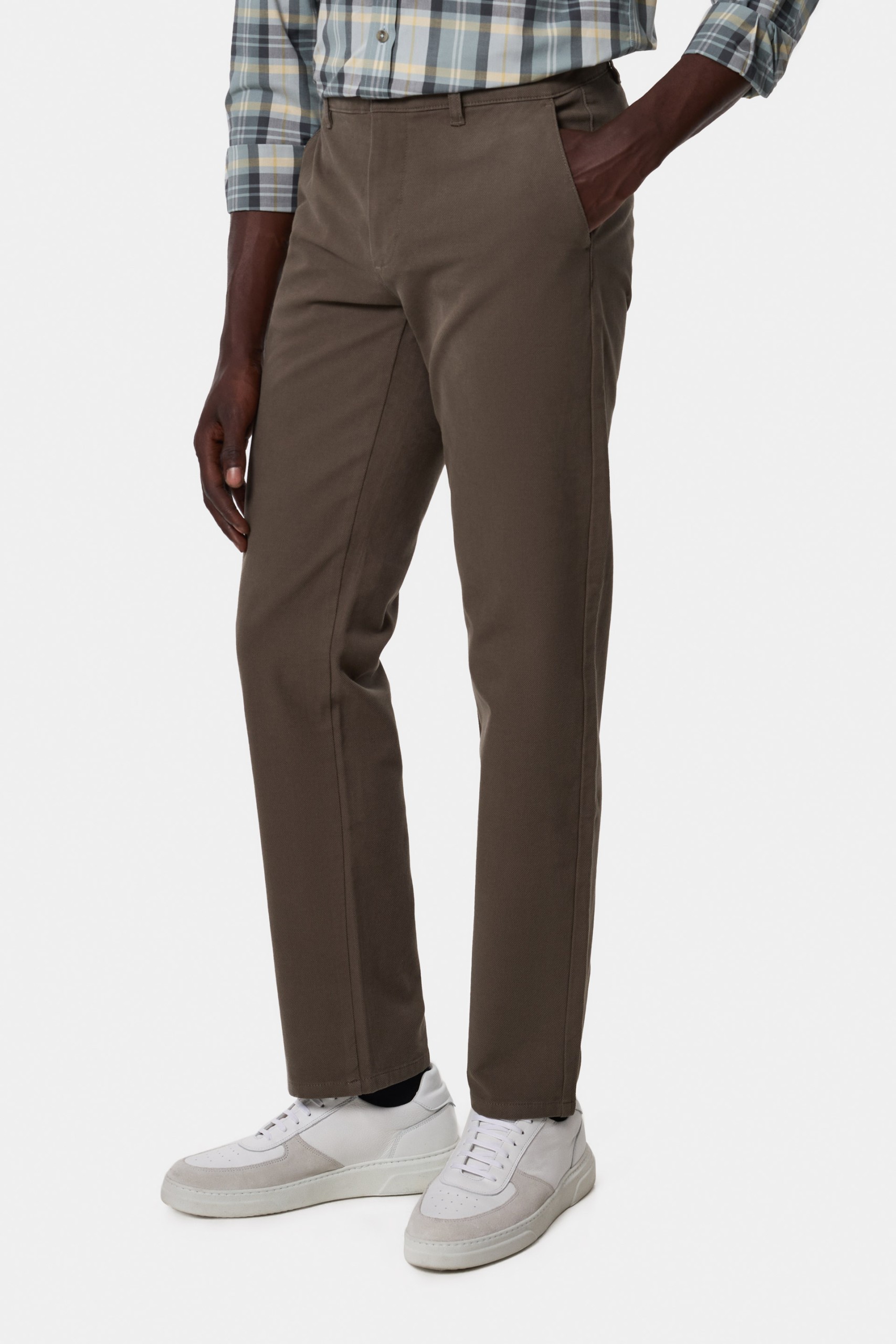 Pantalones chinos comfort de corte regular color caqui
