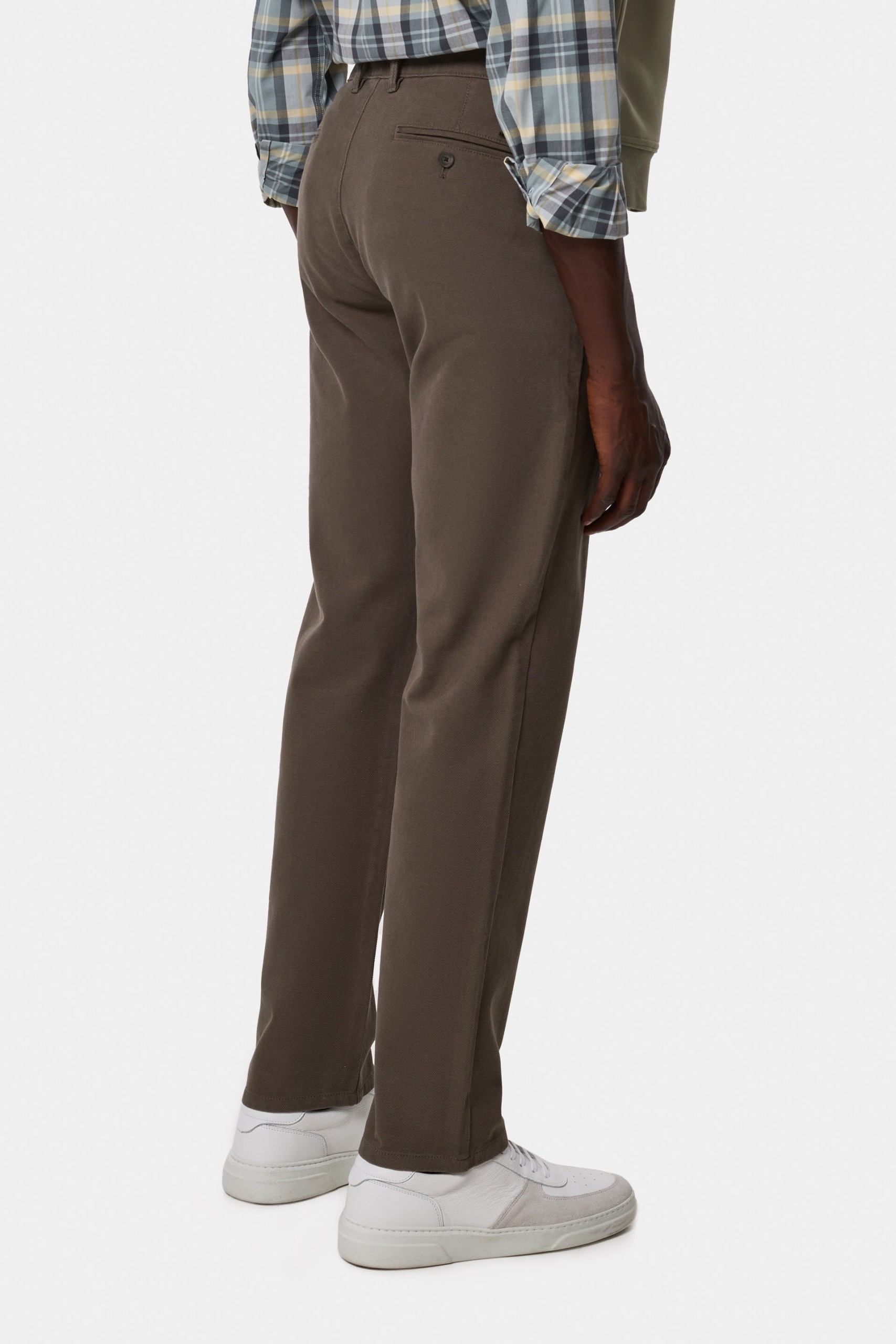 Pantalones chinos comfort de corte regular color caqui