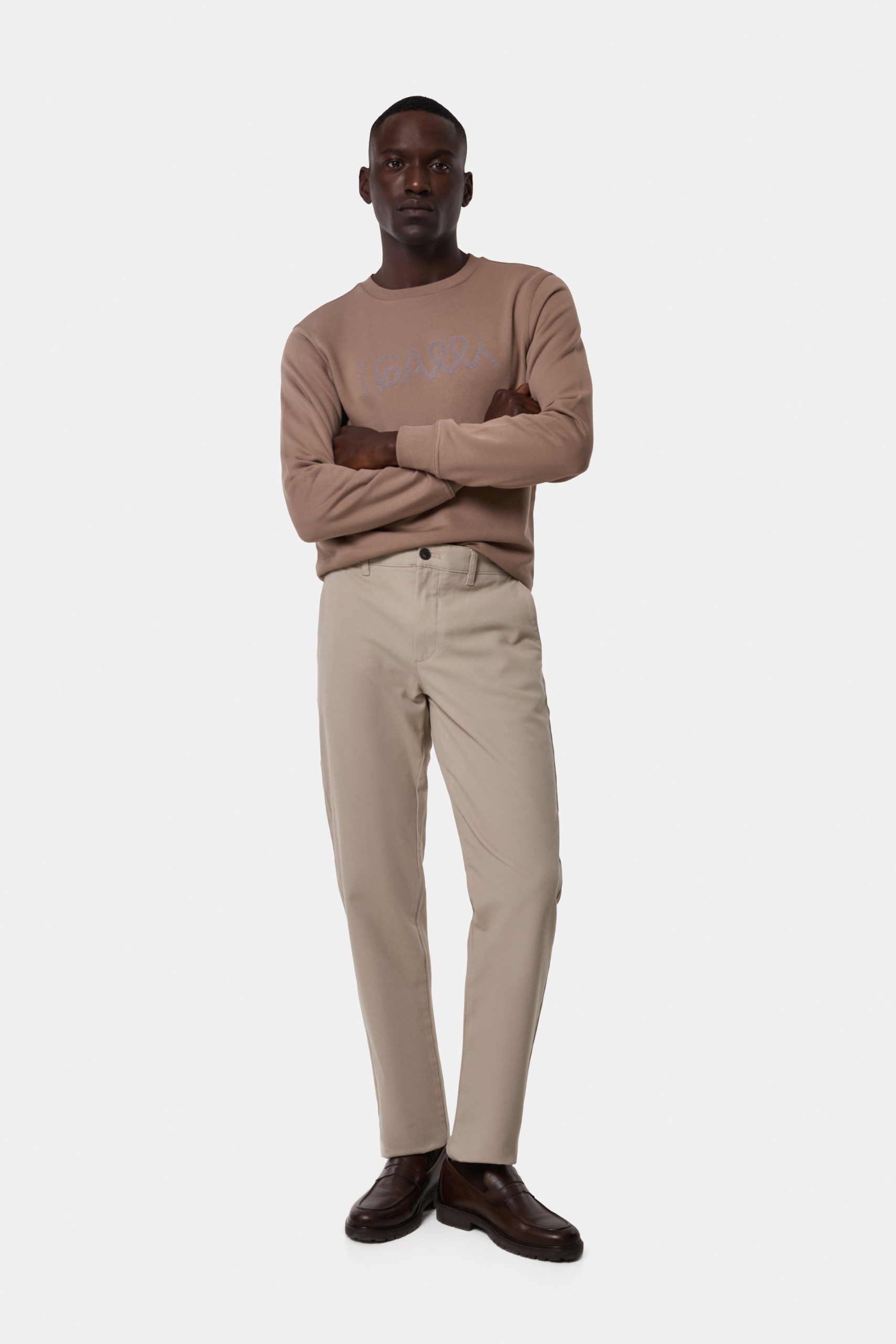 Pantalones chinos comfort beige de corte regular