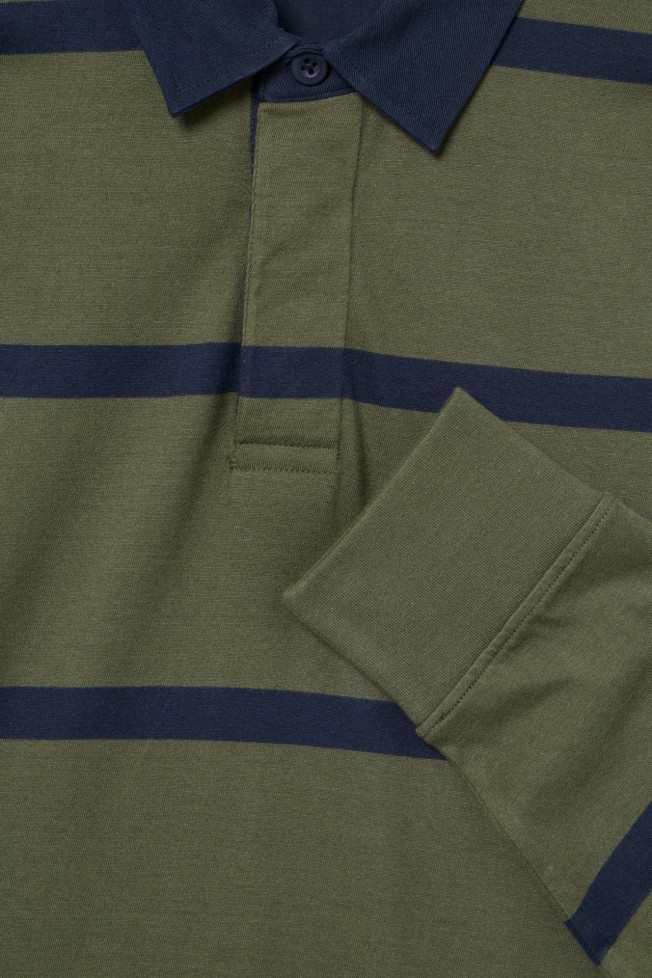 Polo de malha s riscas