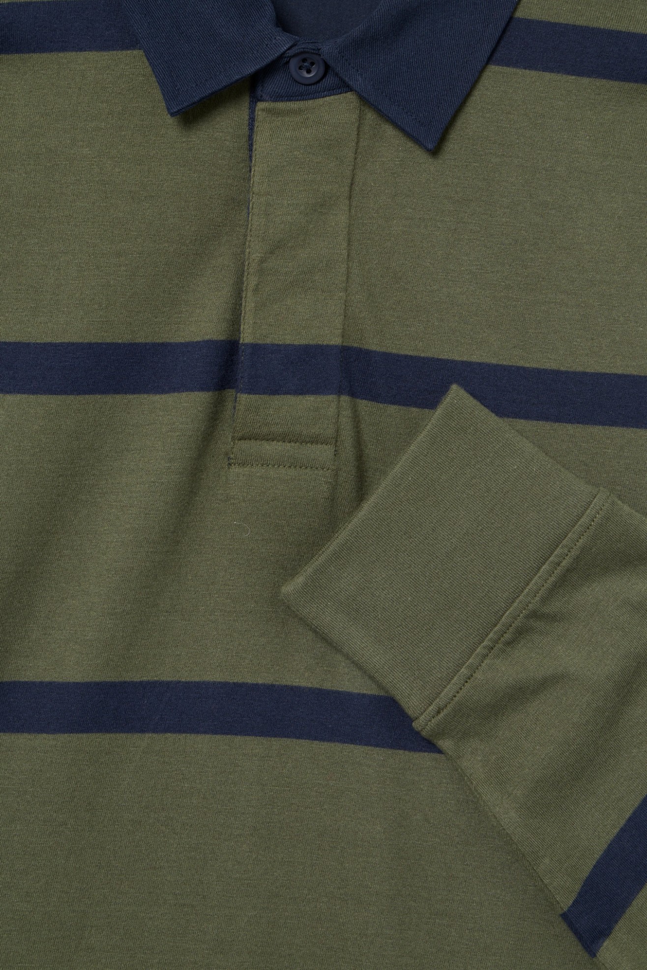 Polo de malha s riscas