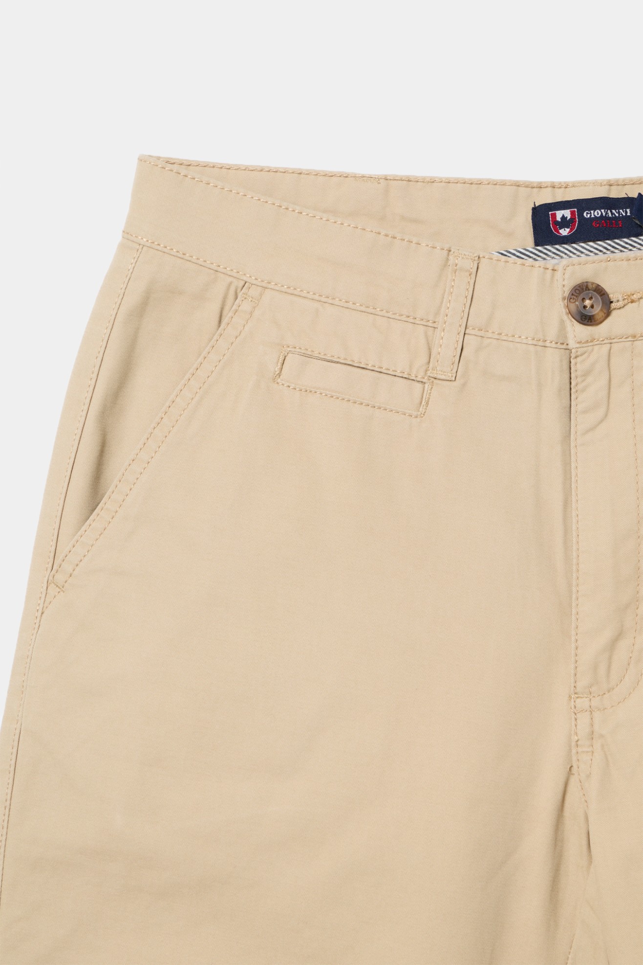 BERMUDAS BOLSOS DE LADO