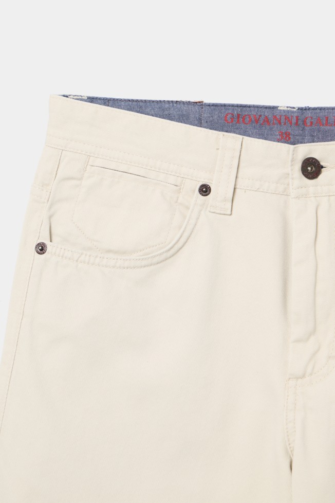 Pantalón de sarga con 5 bolsillos Pantalón de sarga con 5 bolsillos