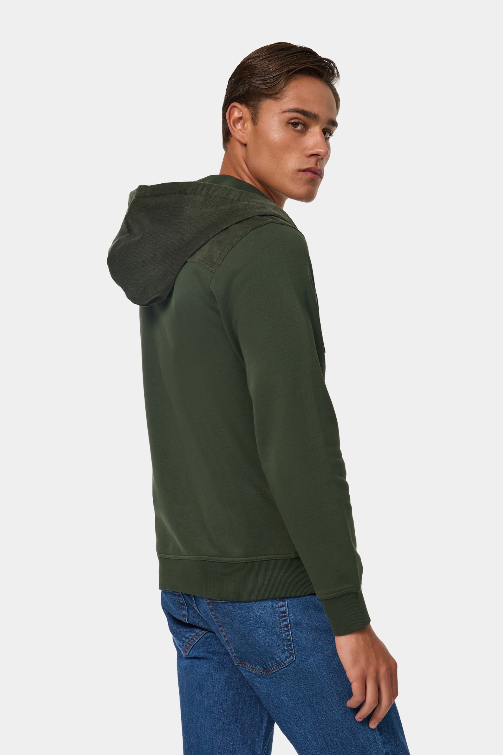 Chaqueta verde con capucha