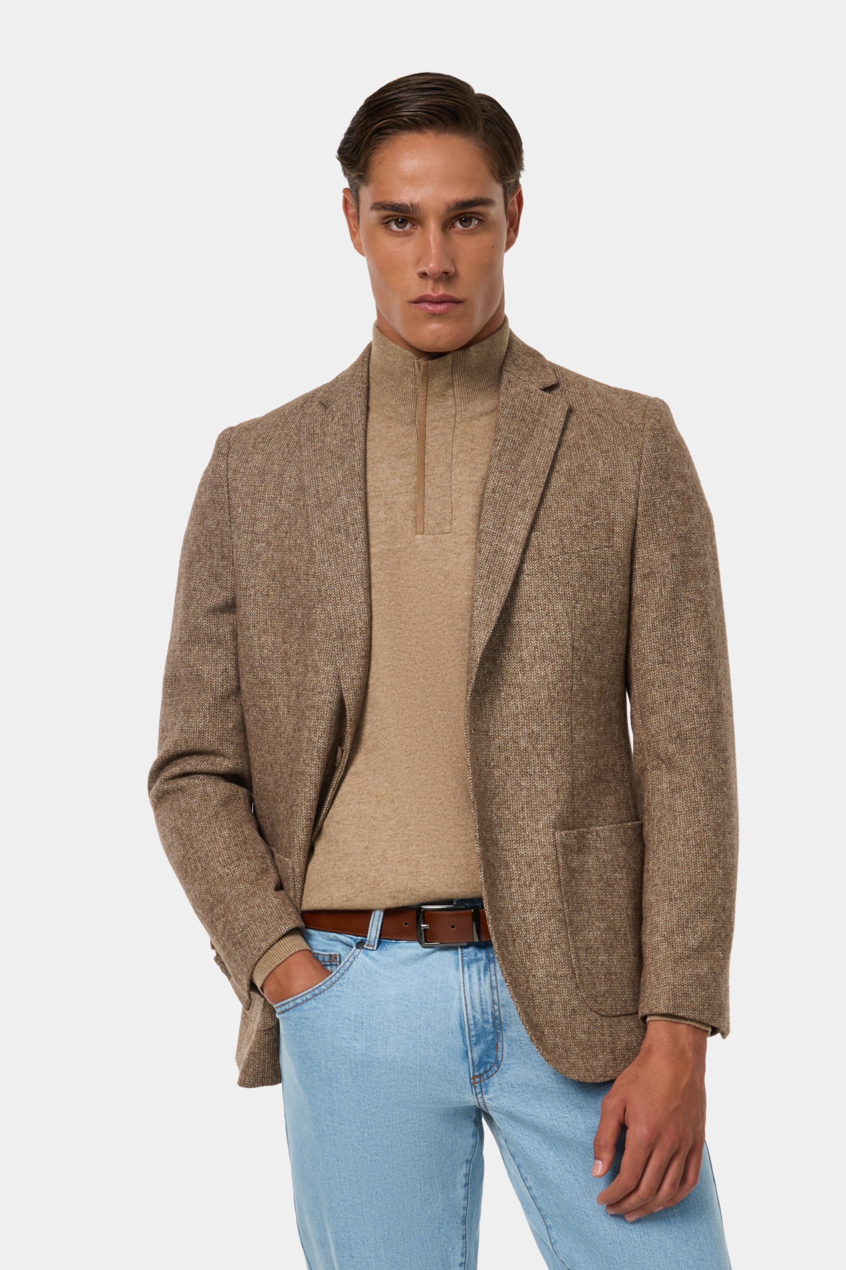 Blazer clásico de corte ajustado en color beige