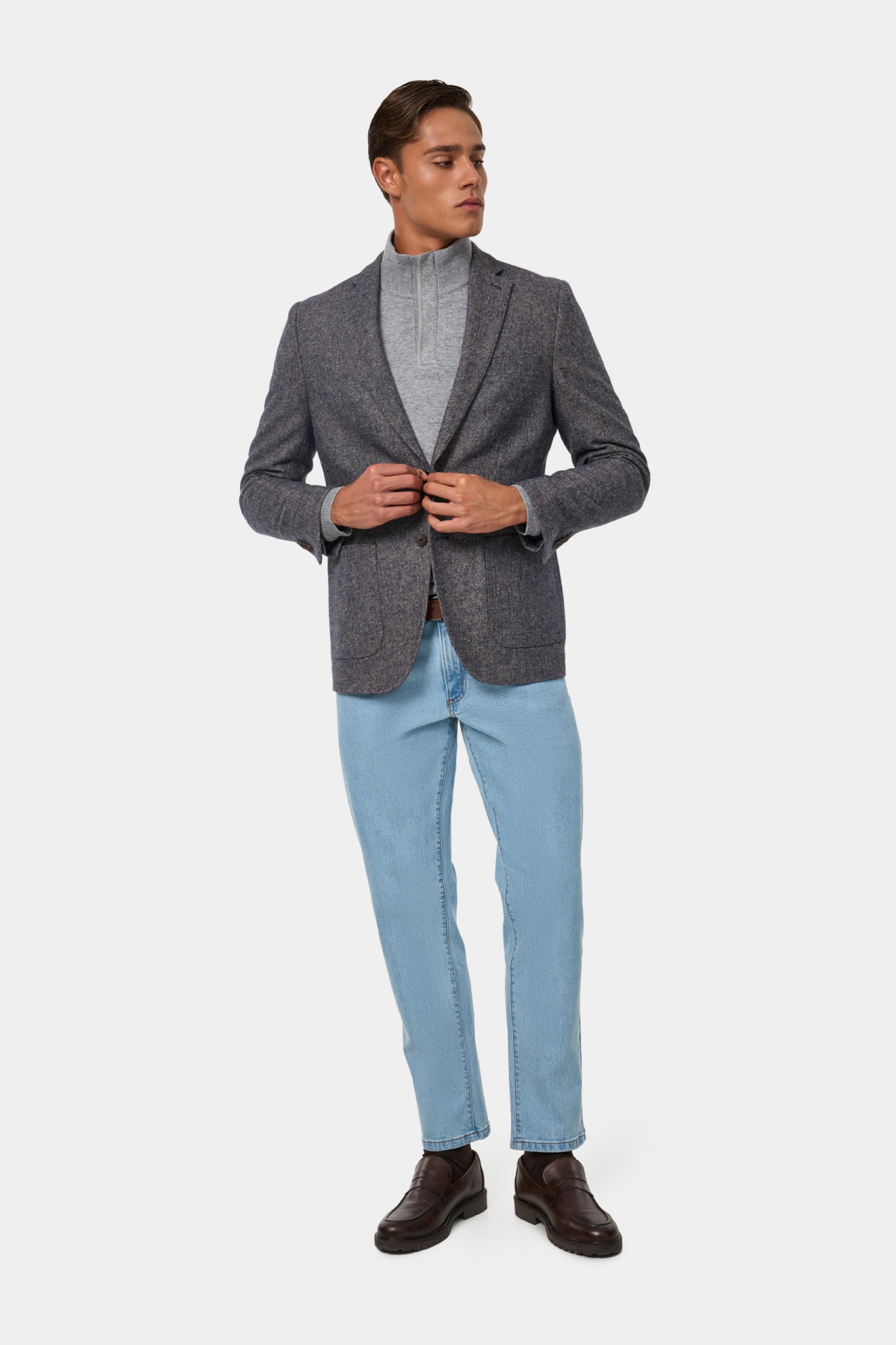 Blazer clásico de corte ajustado en azul marino