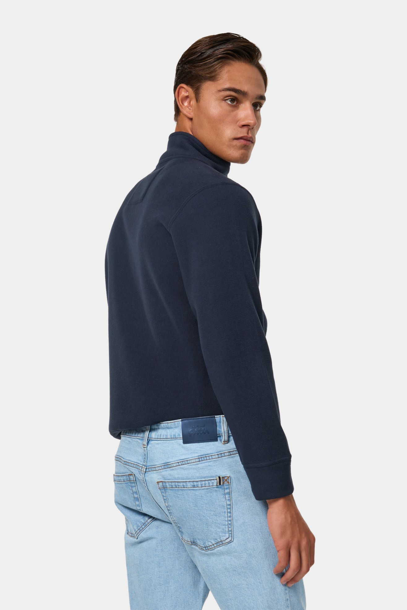 Abrigo de cuello alto azul marino
