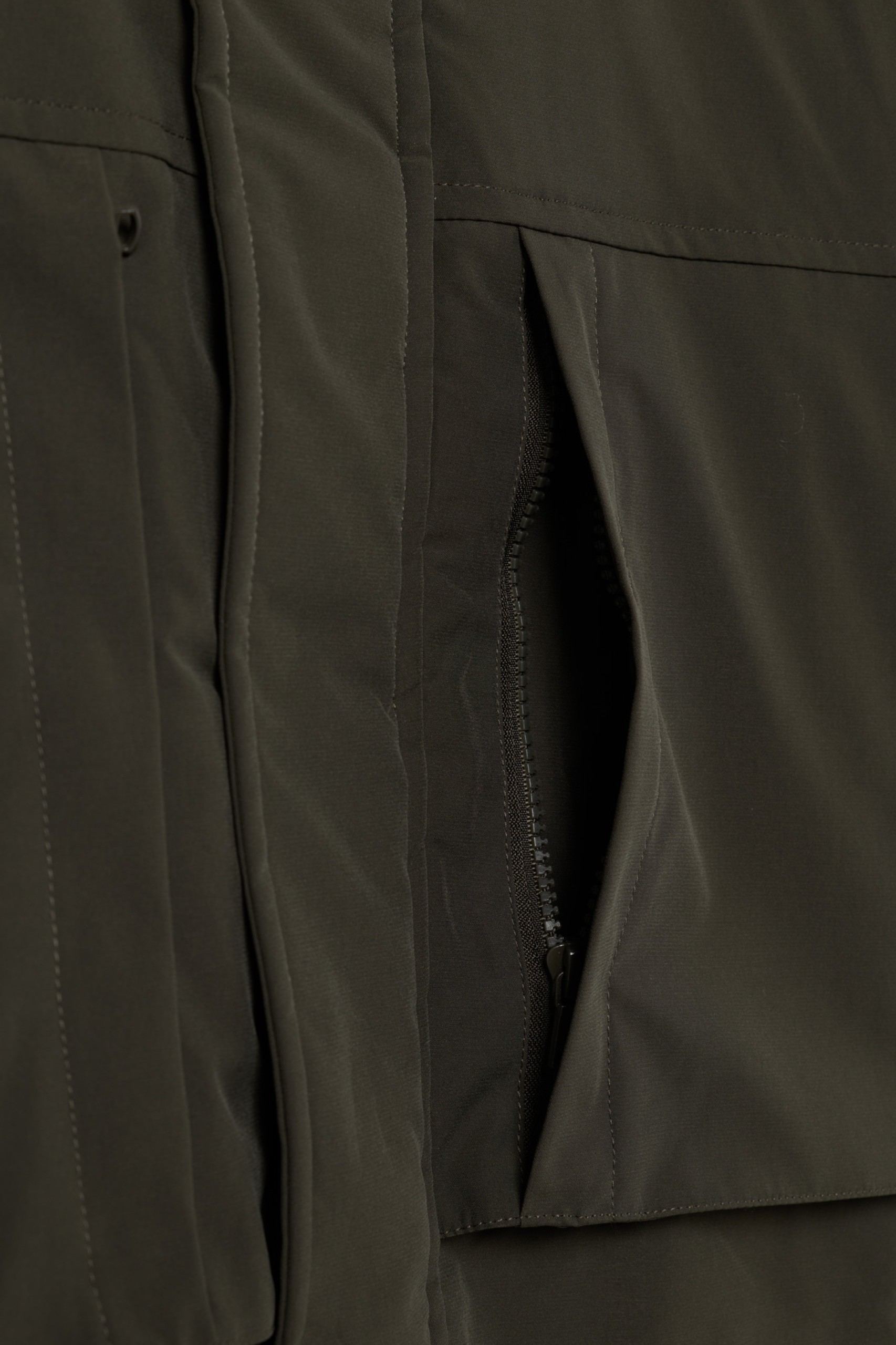 Chaqueta con capucha