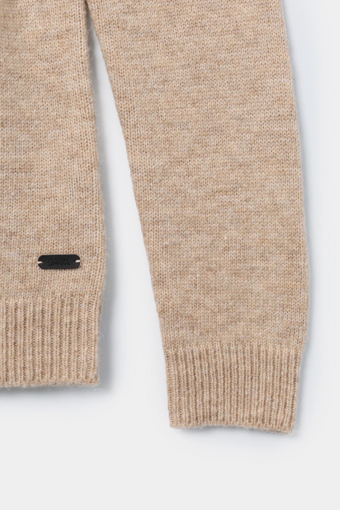 Camisola de malha tricotada em bege