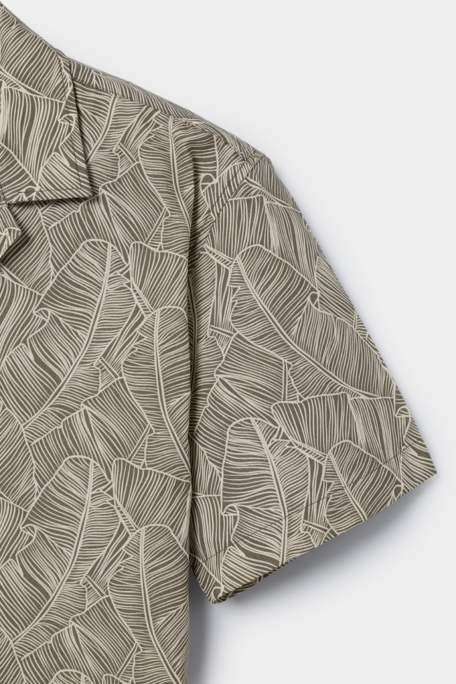 Camisa estampada tropical de corte regular Camisa estampada tropical de corte regular