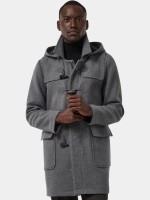 Sobretodo con capucha y alamares