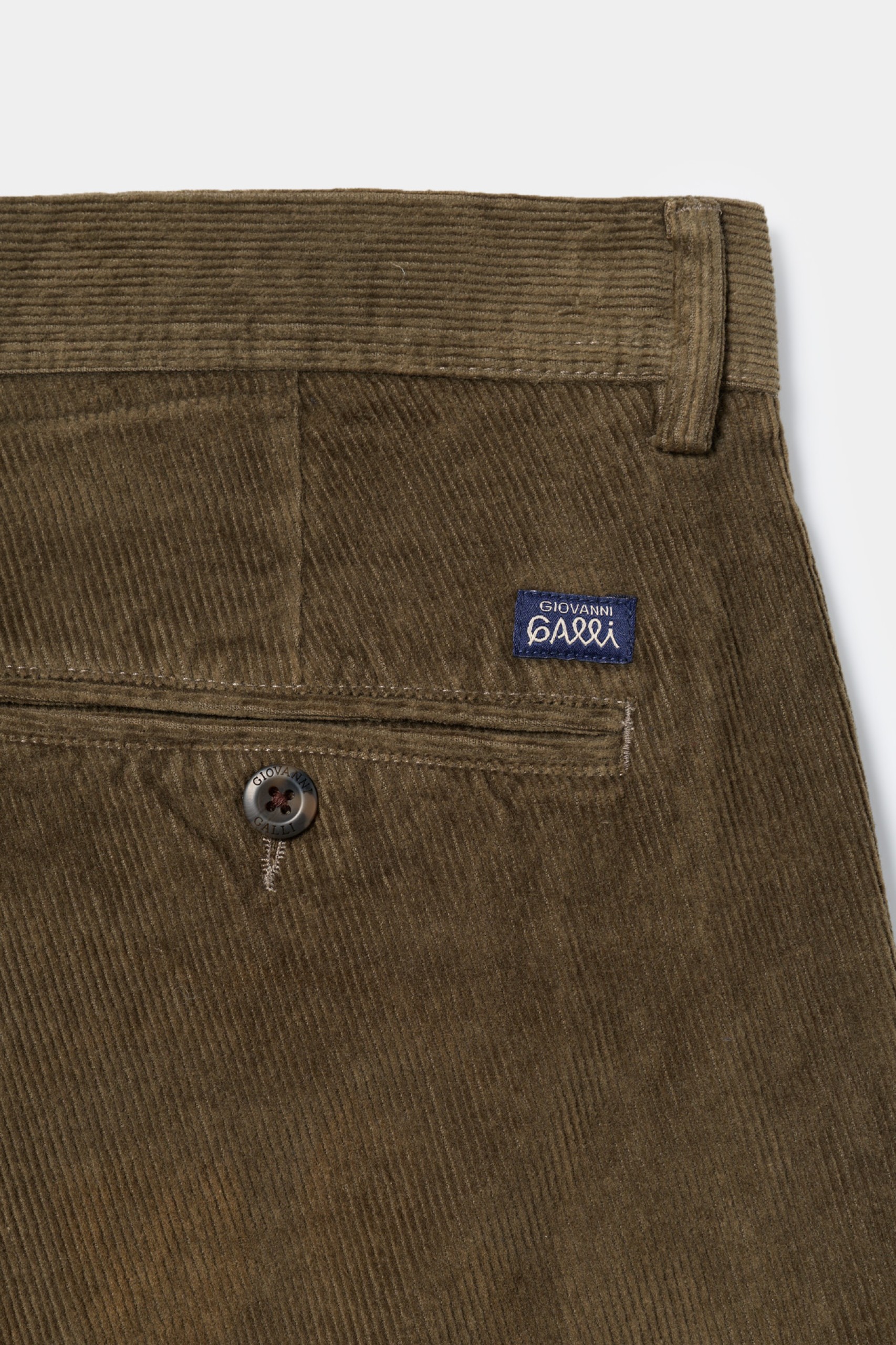 Pantalones chinos de corte regular en pana