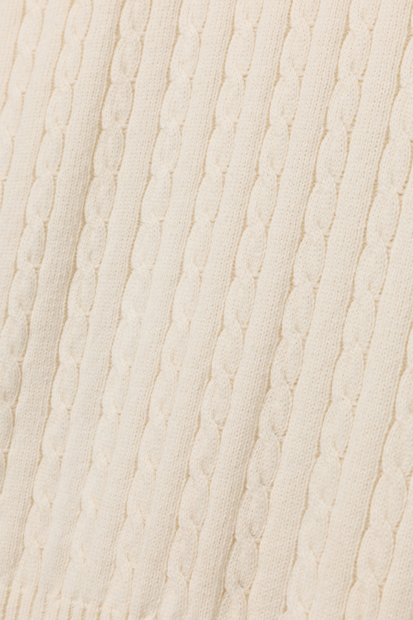 Suéter de punto trenzado color beige