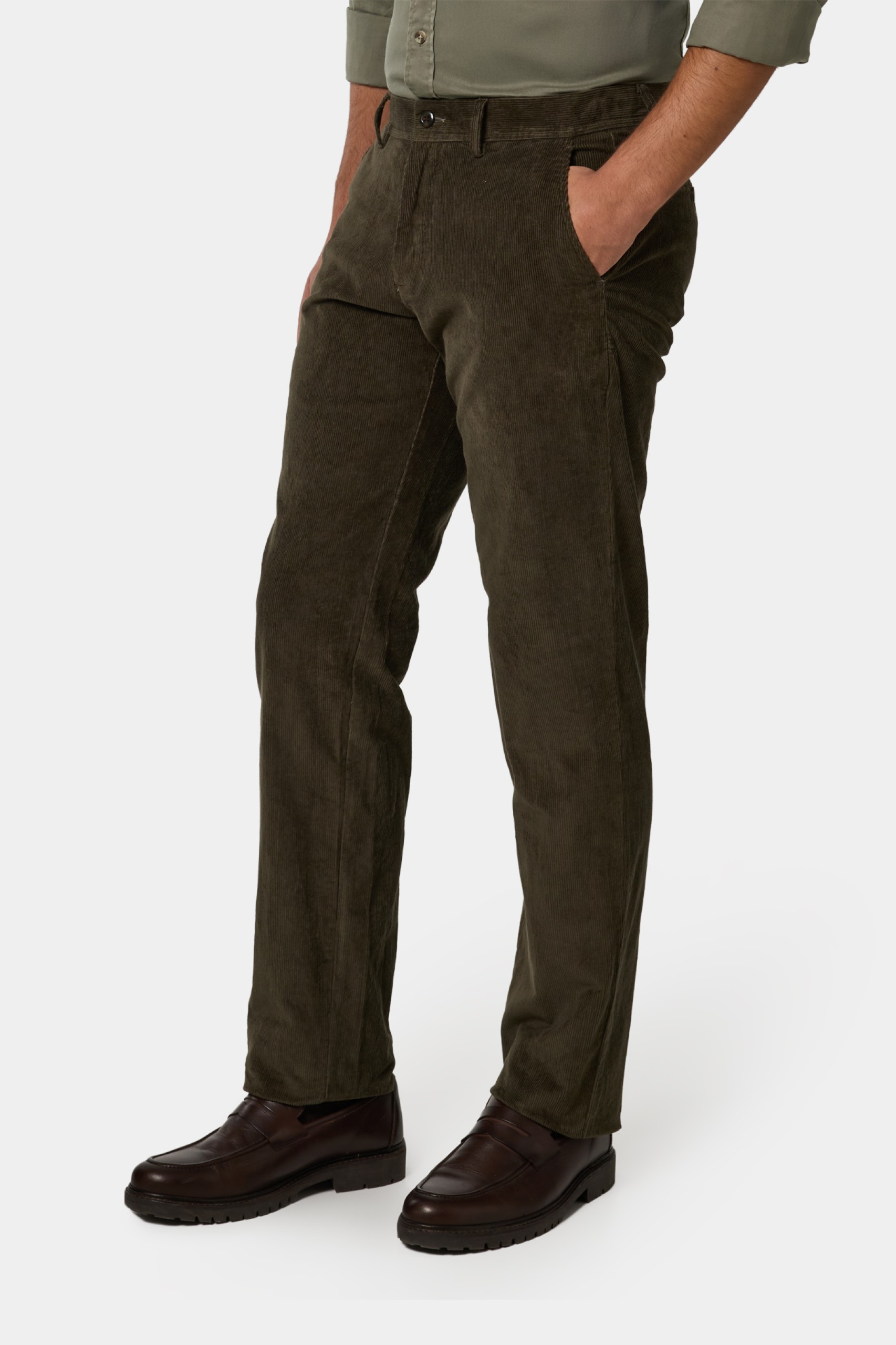 Pantalones chinos de corte regular en pana