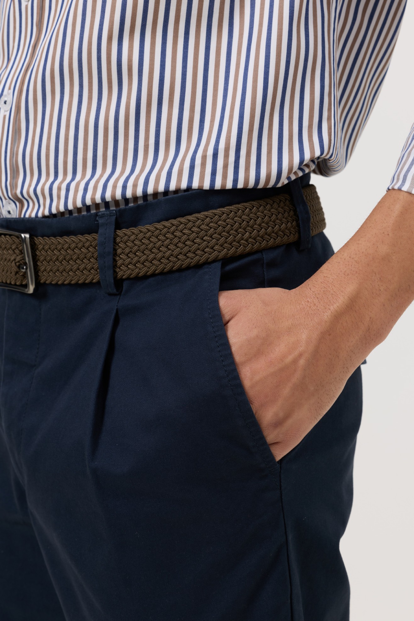 Pantalones chinos con pinza