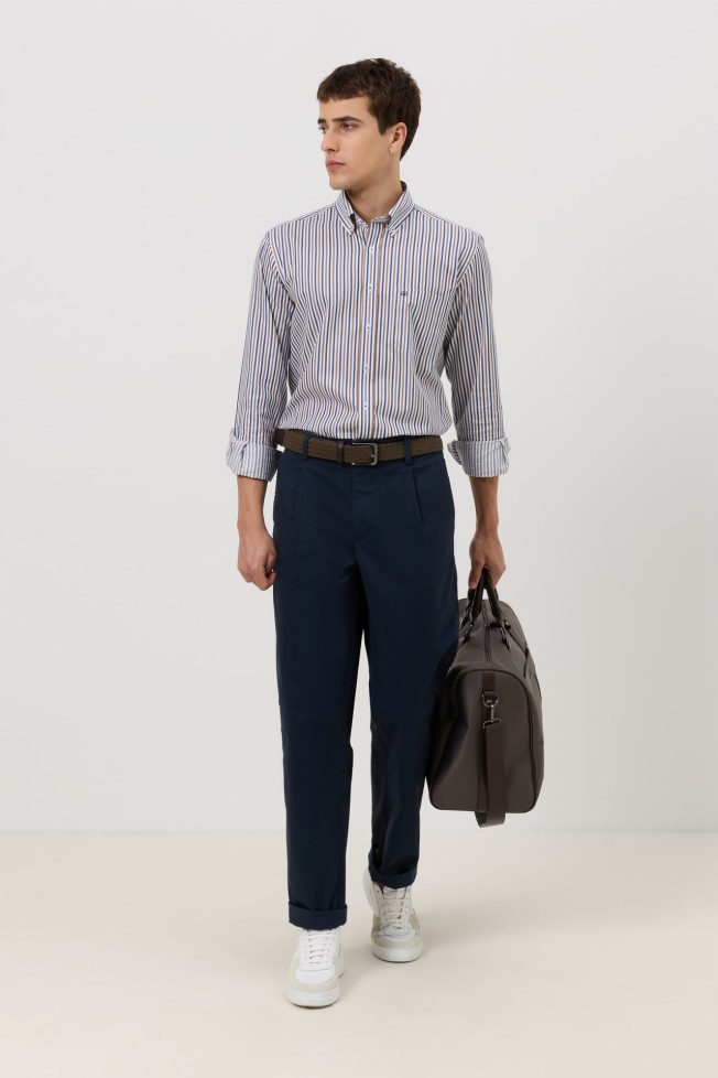 Pantalones chinos con pinza