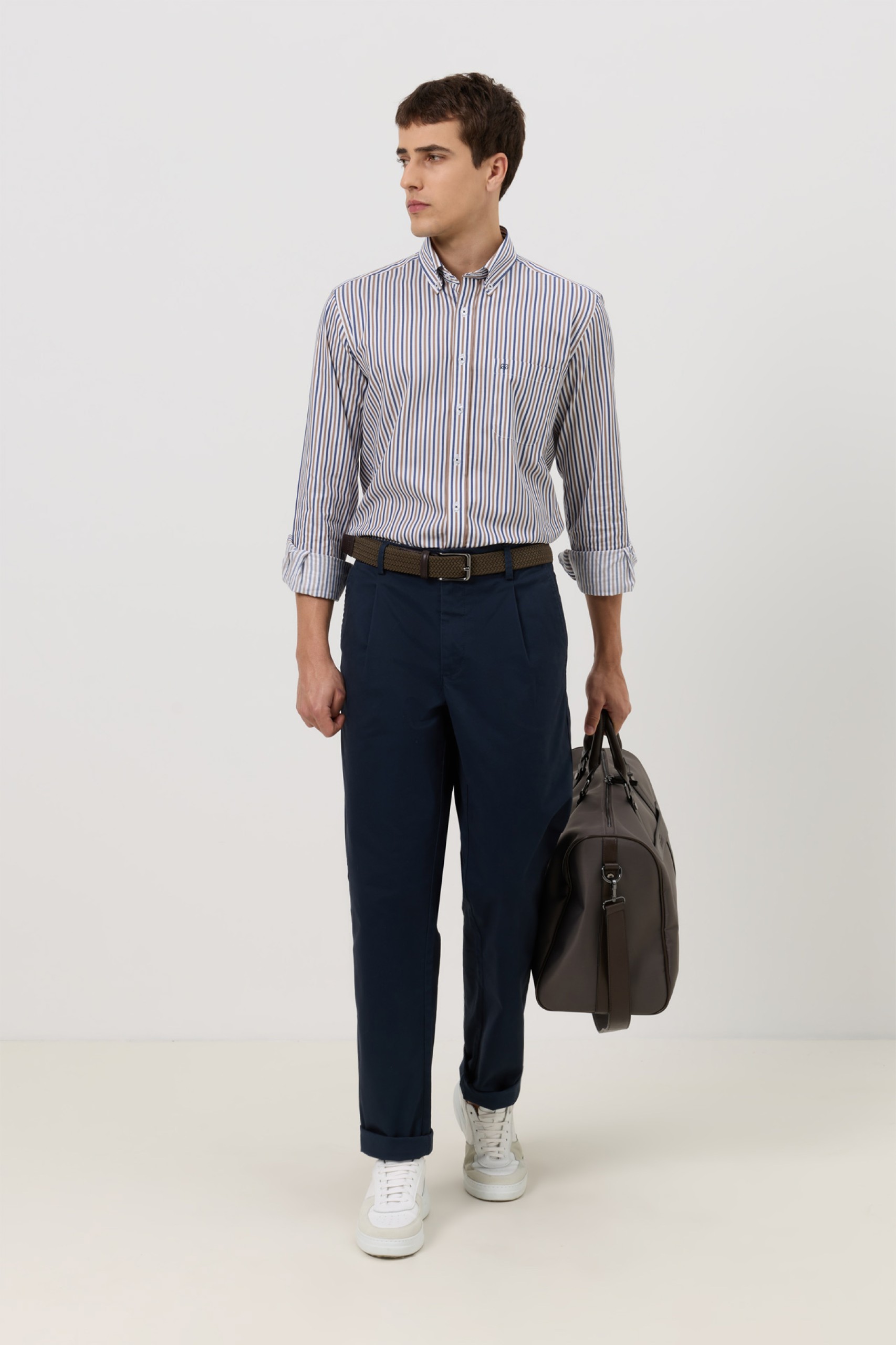 Pantalones chinos con pinza