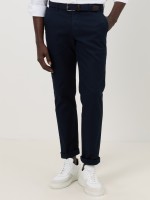 Cal�as chino com textura slim fit