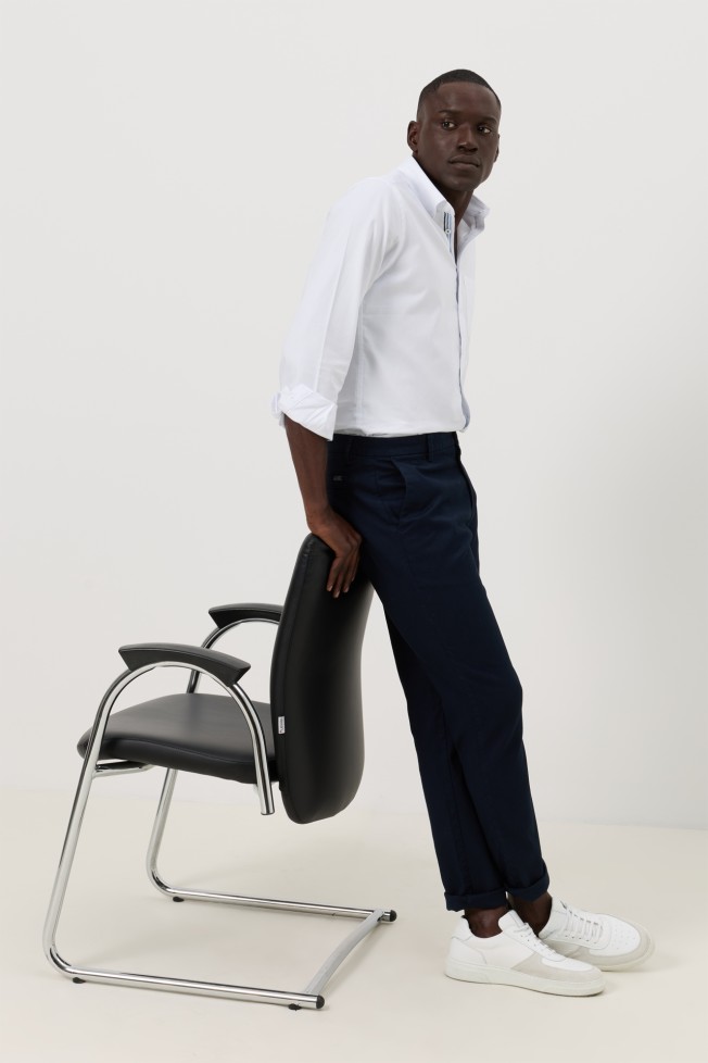 Calças chino com textura slim fit Calças chino com textura slim fit