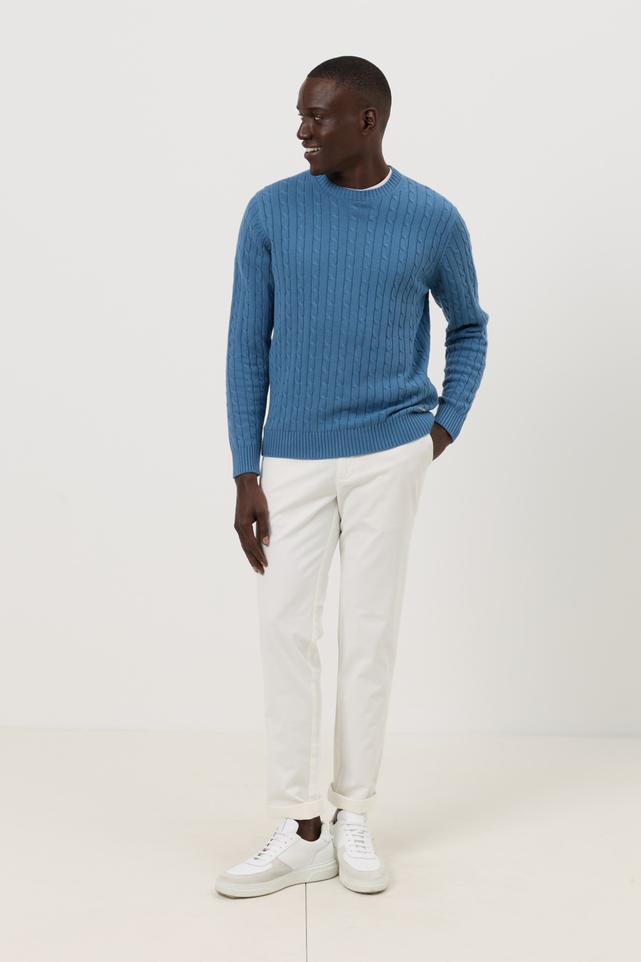 Camisola de malha tricotada azul acizentado