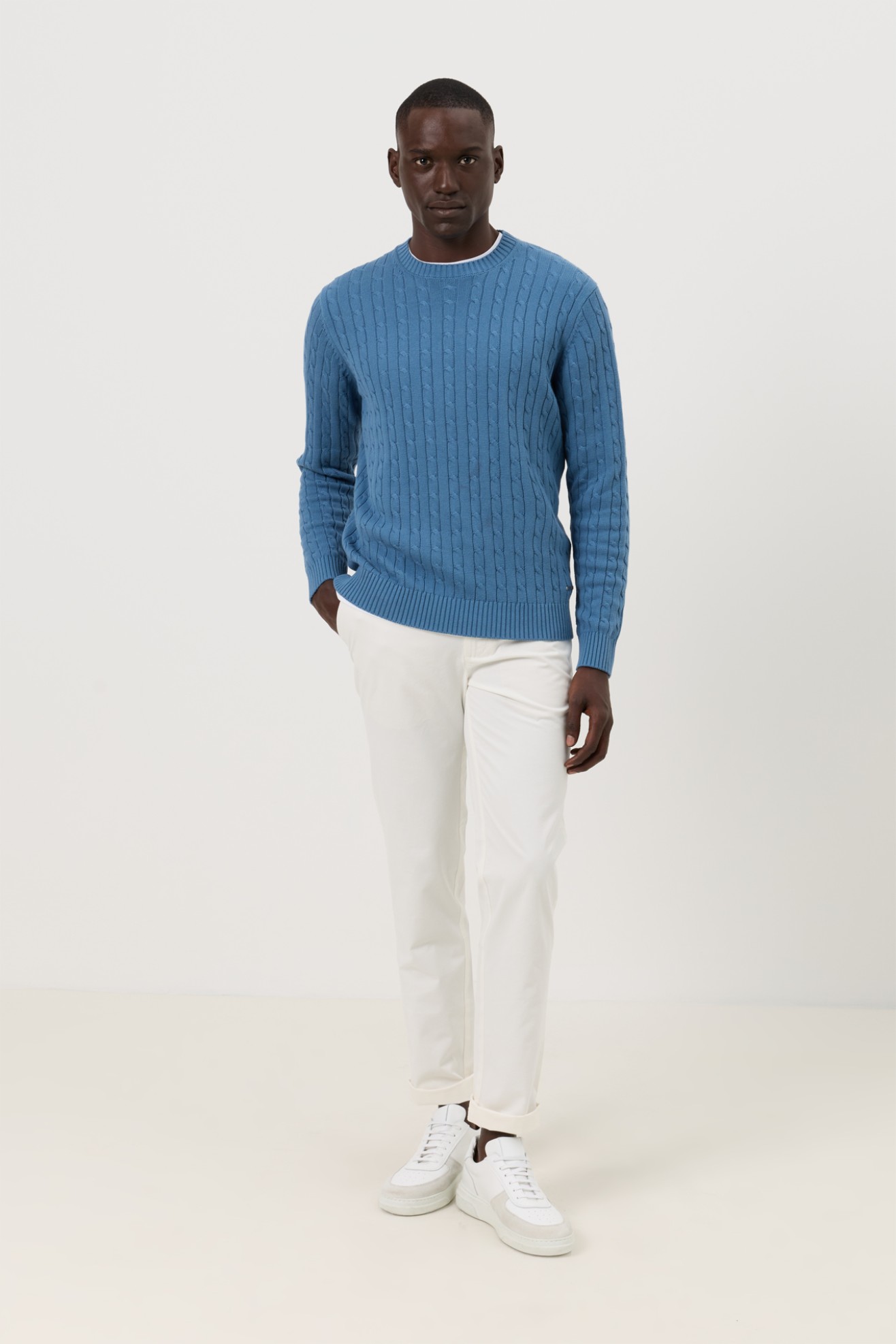 Camisola de malha tricotada azul acizentado