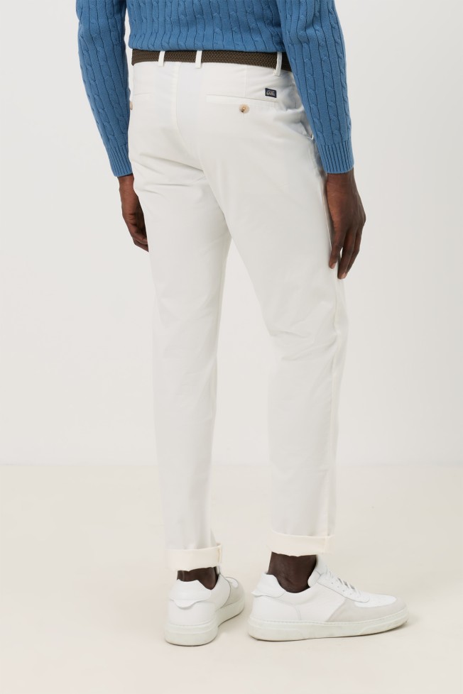 Cal�as chino slim fit em algod�o