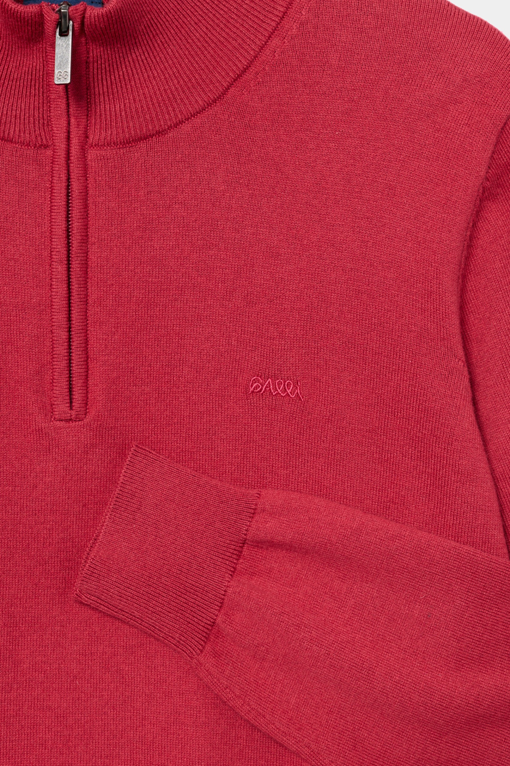 Jersey rojo de cuello alto con cierre de cremallera