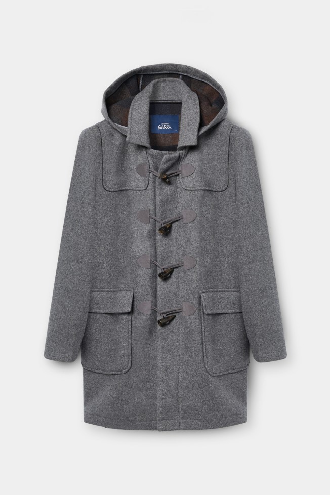 Sobretodo con capucha y alamares Sobretodo con capucha y alamares